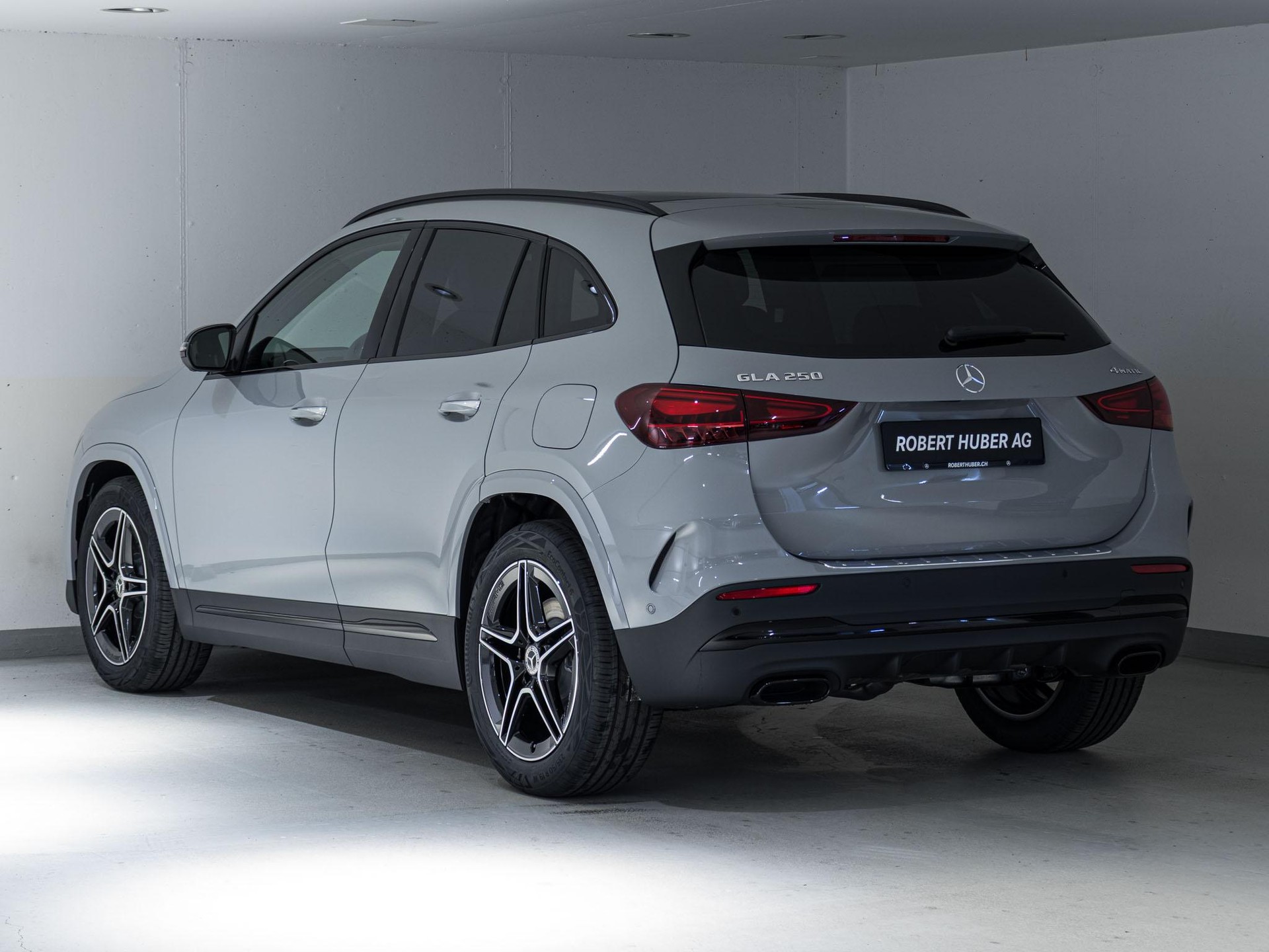 MERCEDES-BENZ GLA 250 4MATIC Swiss Star-image-3