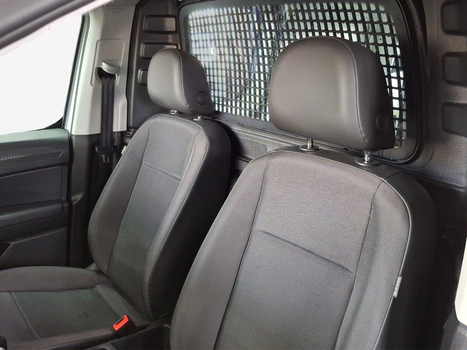 VW Caddy Cargo 2.0TDI-image-11