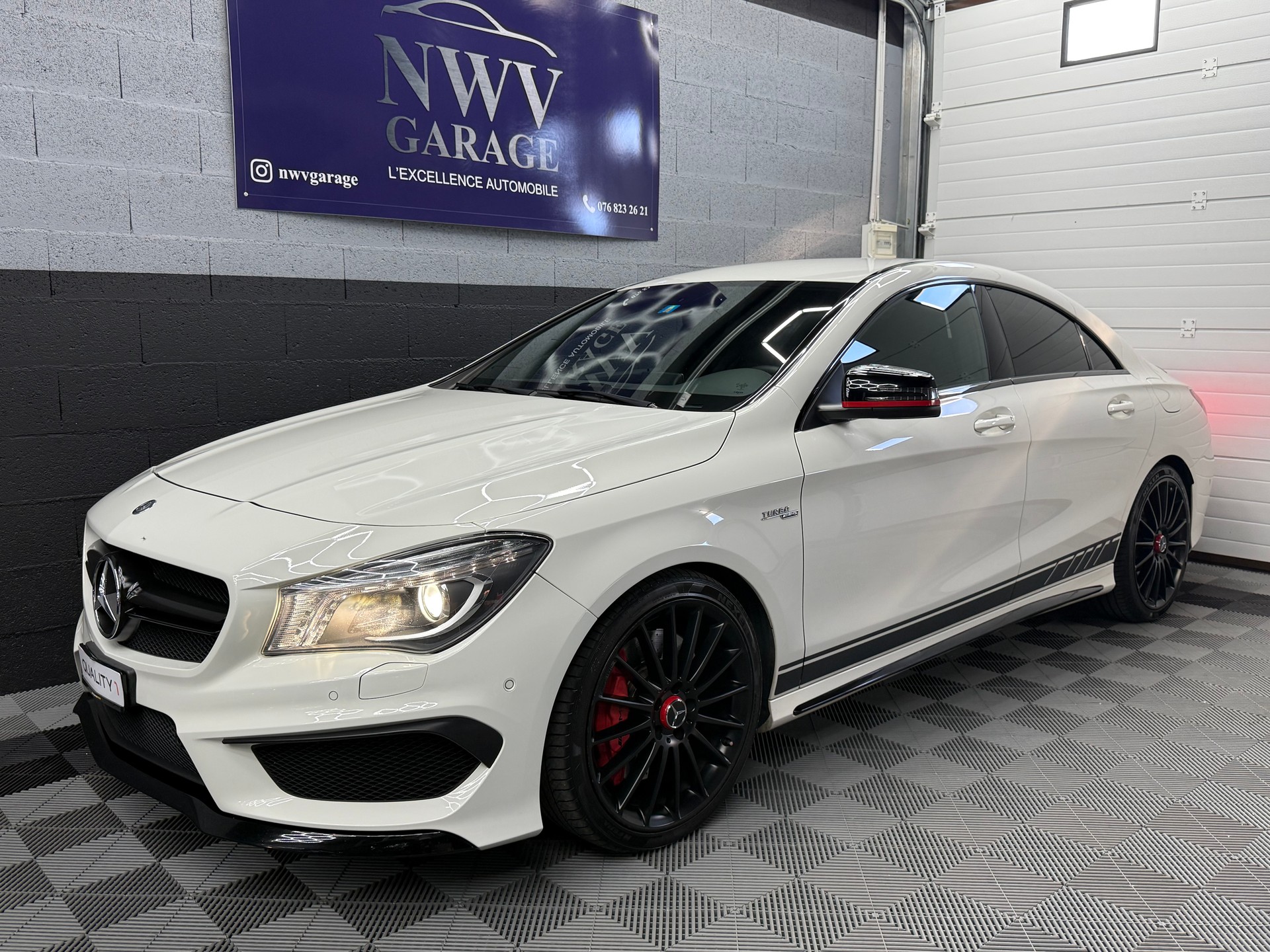 MERCEDES-BENZ CLA 45 AMG 4Matic Speedshift-image-2
