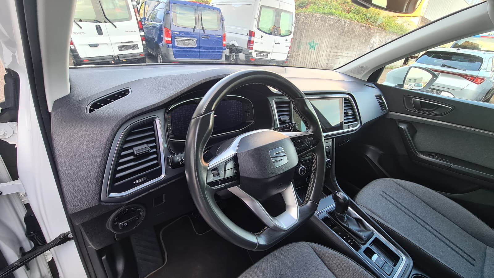 SEAT Ateca 1.5 TSI EVO DSG Style ** Gr-Navi RF-Kamera ** Sitzheizung ** PDC V+H ** Frisch Ab MFK & Service **-image-17