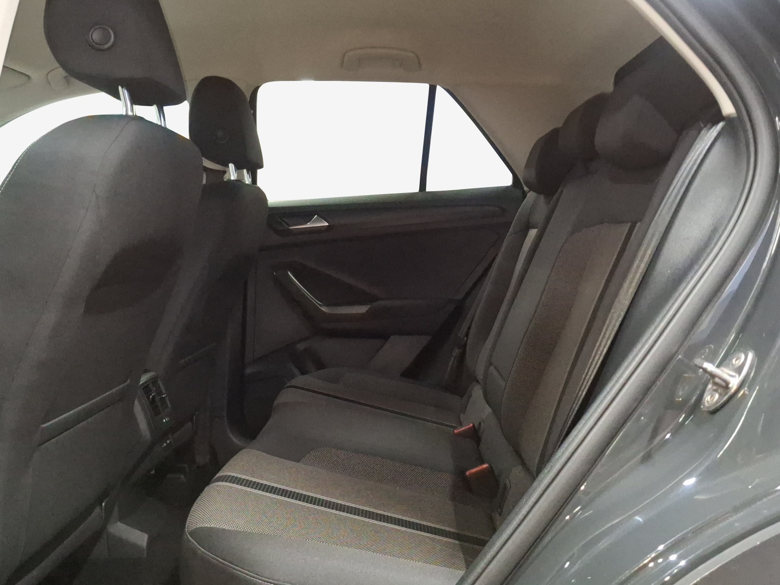 VW T-Roc 1.0 TSI Advance-image-11