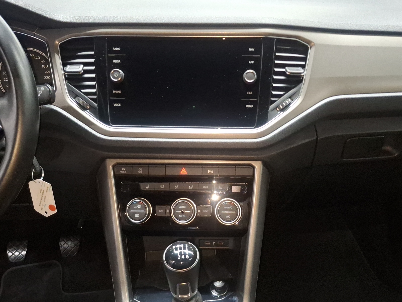 VW T-Roc 1.0 TSI Advance-image-10