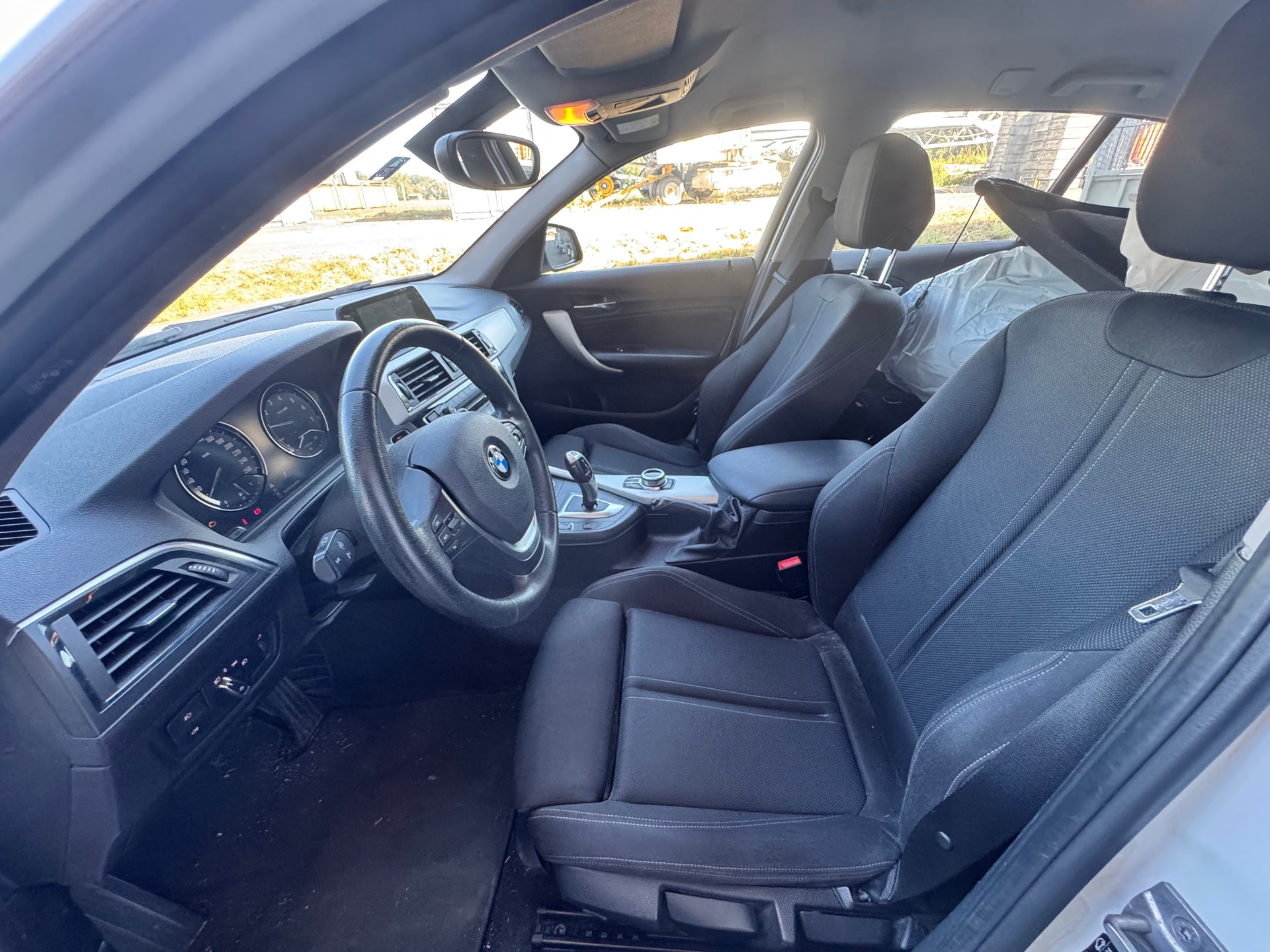 BMW 118i Edition Sport Line Steptronic-image-8