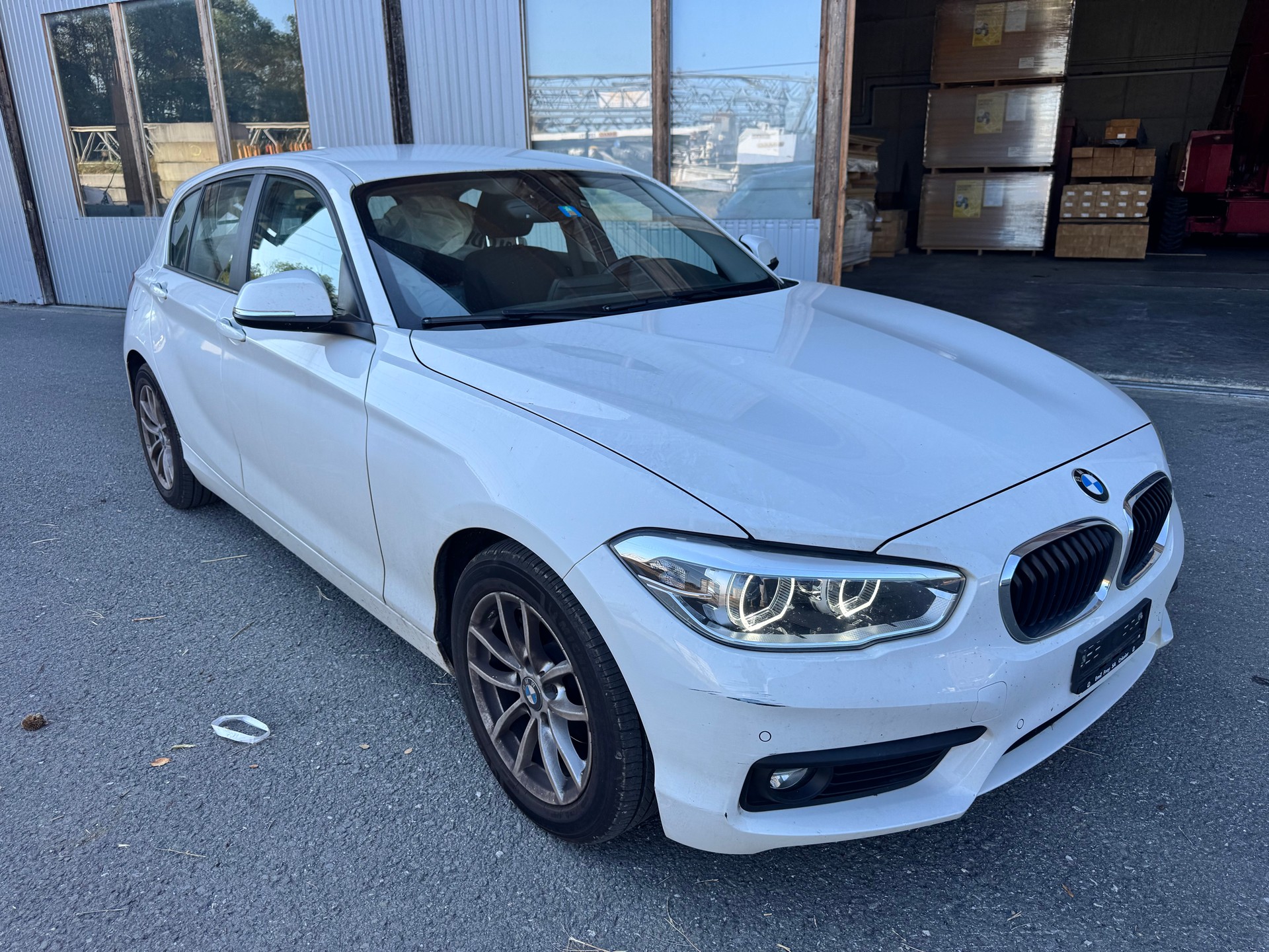 BMW 118i Edition Sport Line Steptronic-image-0