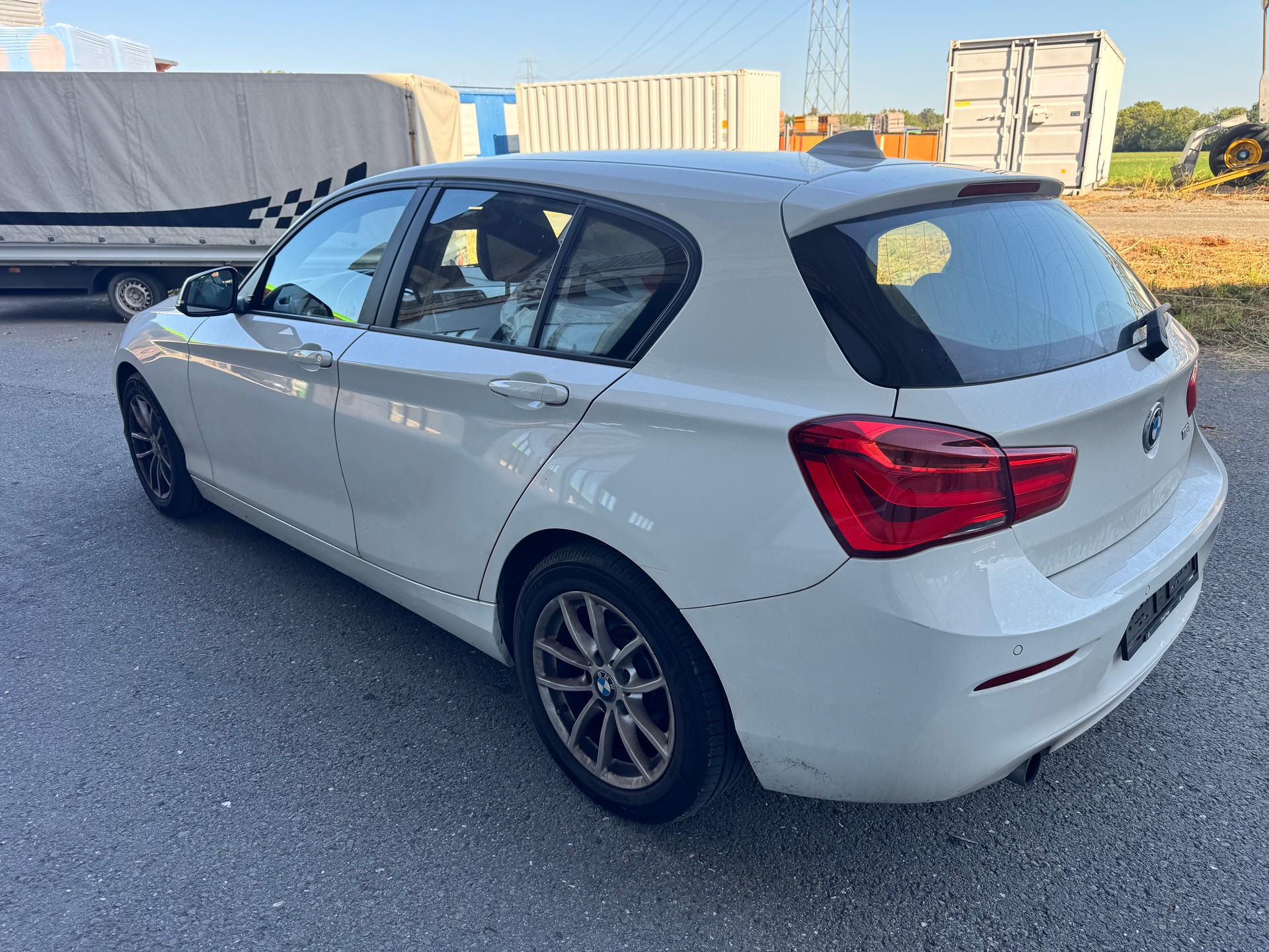 BMW 118i Edition Sport Line Steptronic-image-3
