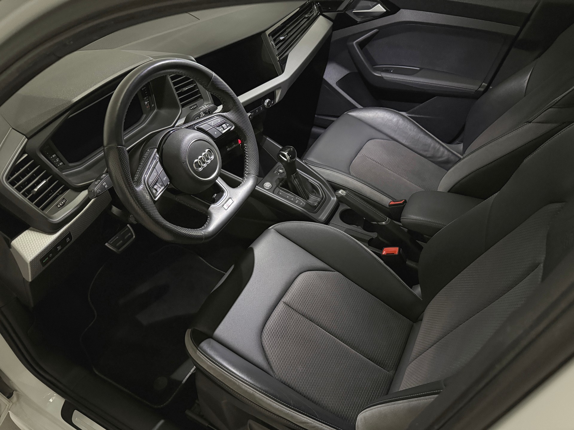AUDI A1 Sportback 35 TFSI S Line S-tronic-image-5