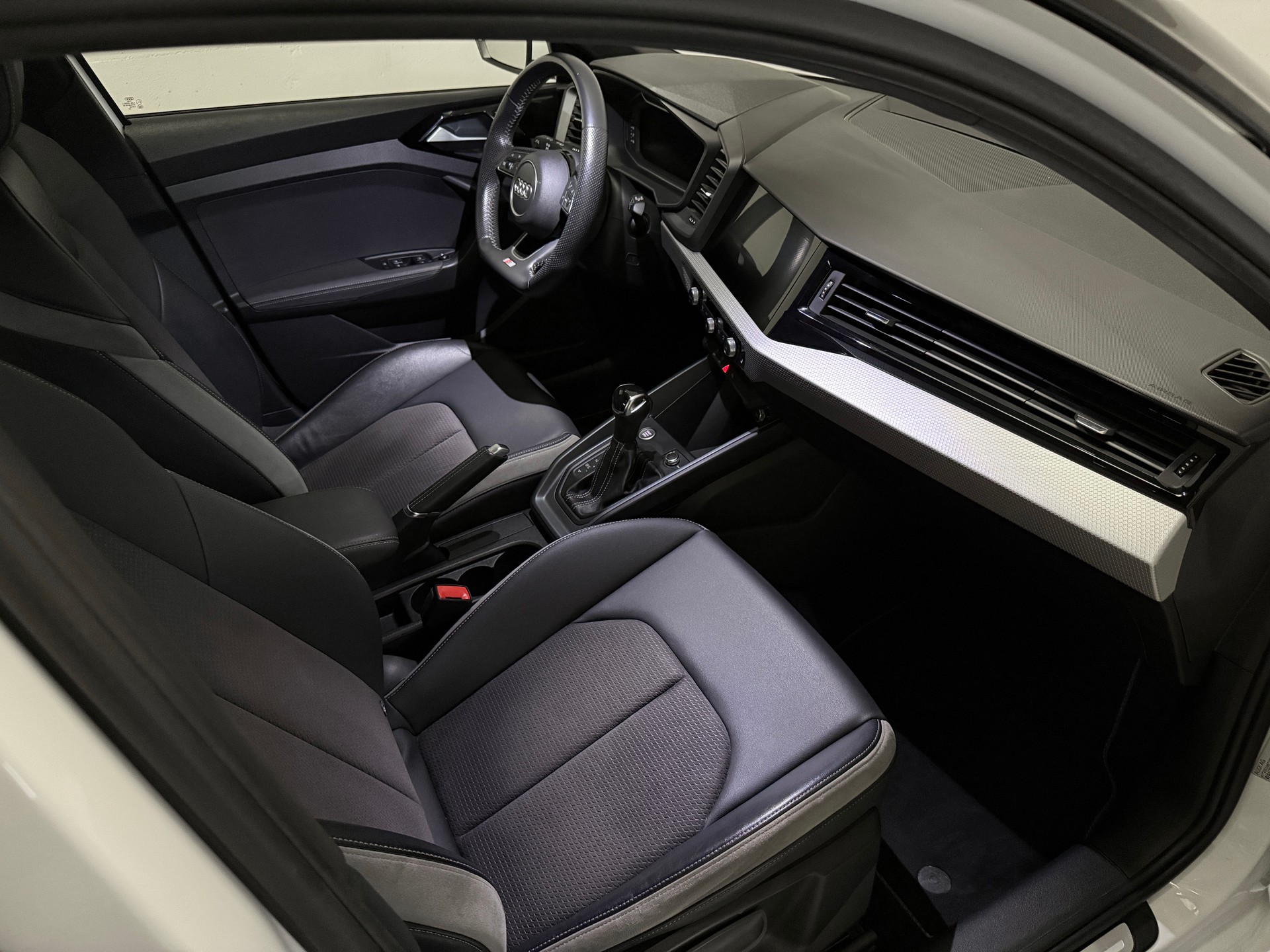 AUDI A1 Sportback 35 TFSI S Line S-tronic-image-9