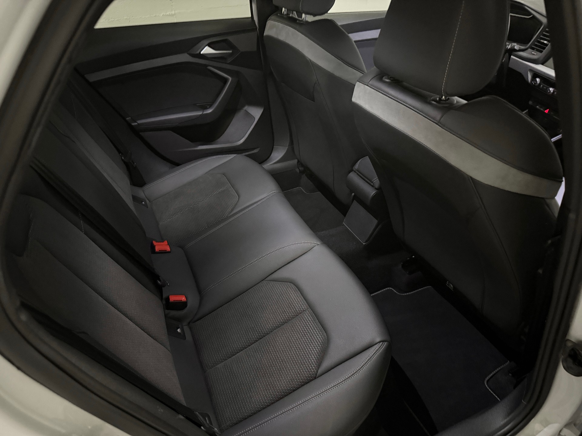 AUDI A1 Sportback 35 TFSI S Line S-tronic-image-8