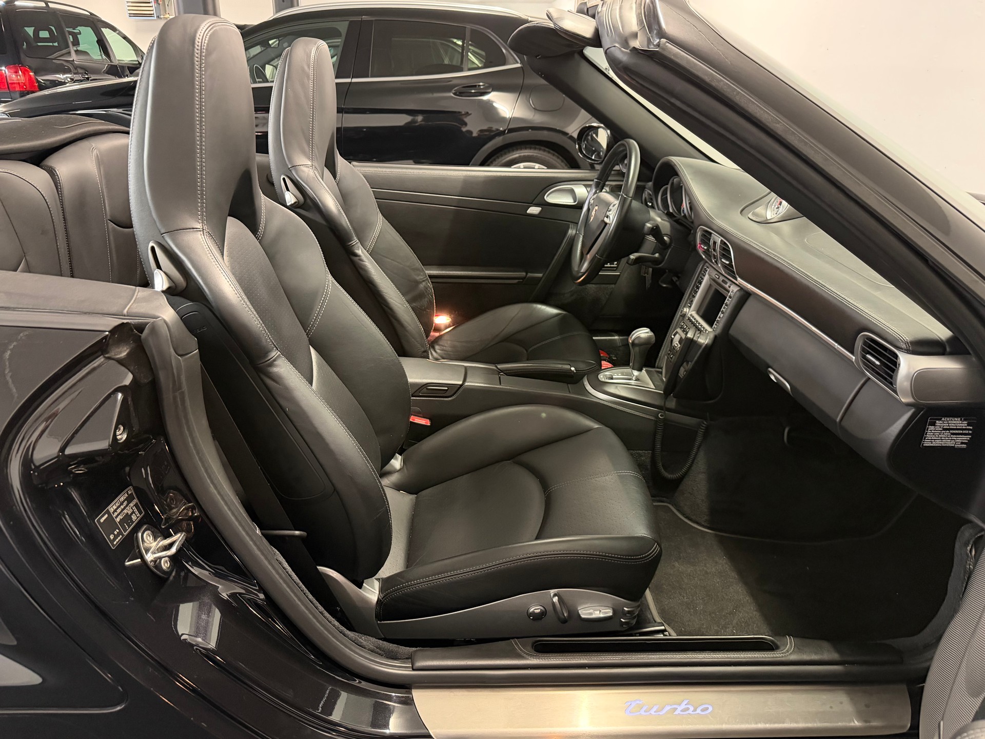 PORSCHE 911 Cabrio Turbo Tiptronic-image-15