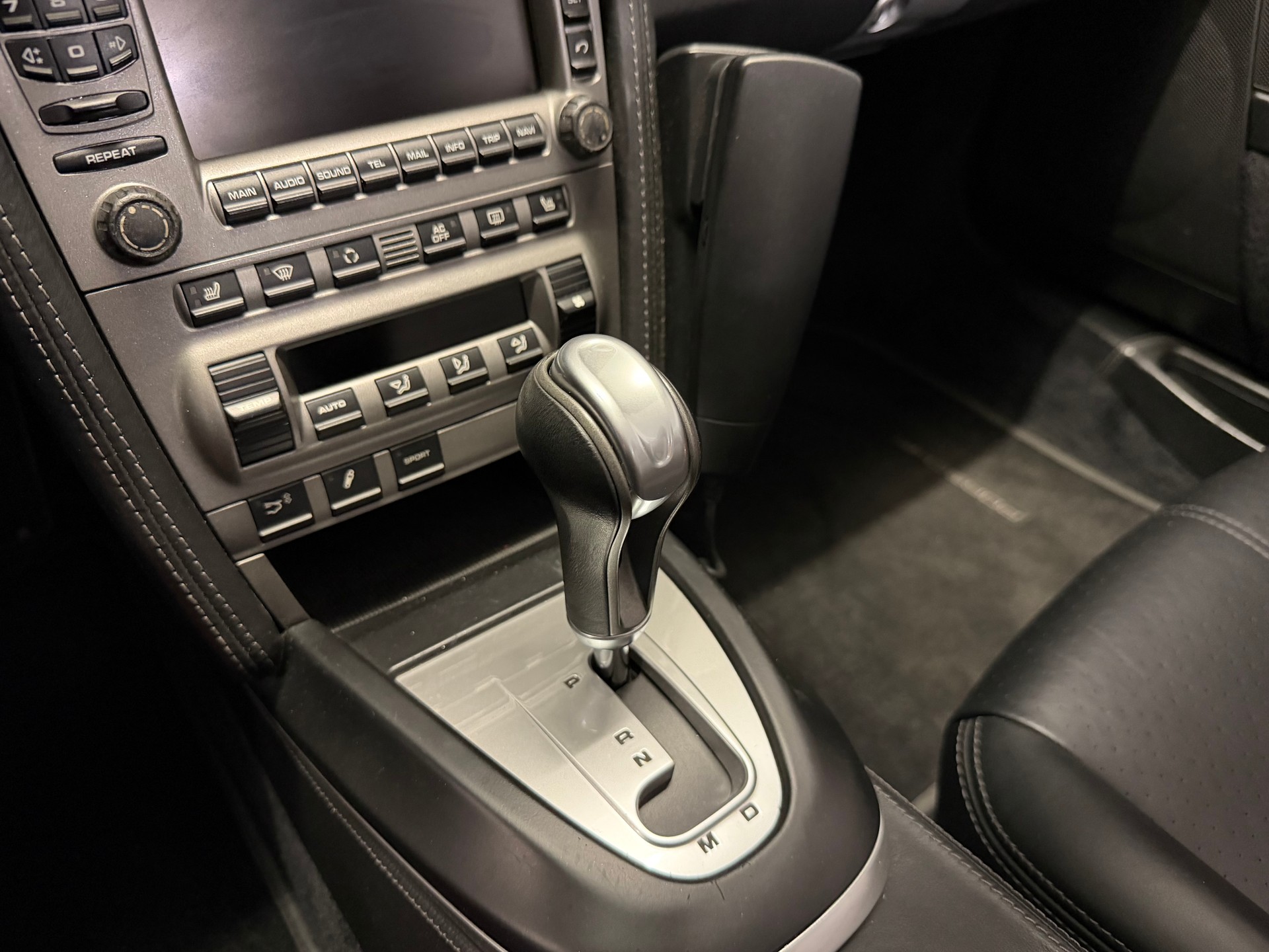 PORSCHE 911 Cabrio Turbo Tiptronic-image-18