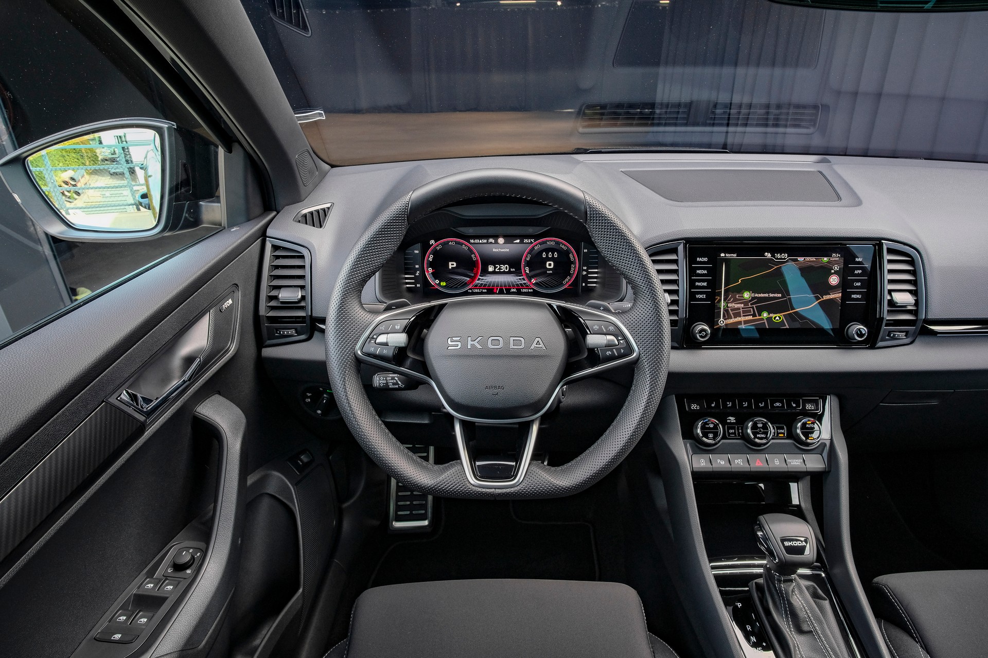 SKODA Karoq 1.5 TSI SportLine DSG-image-15