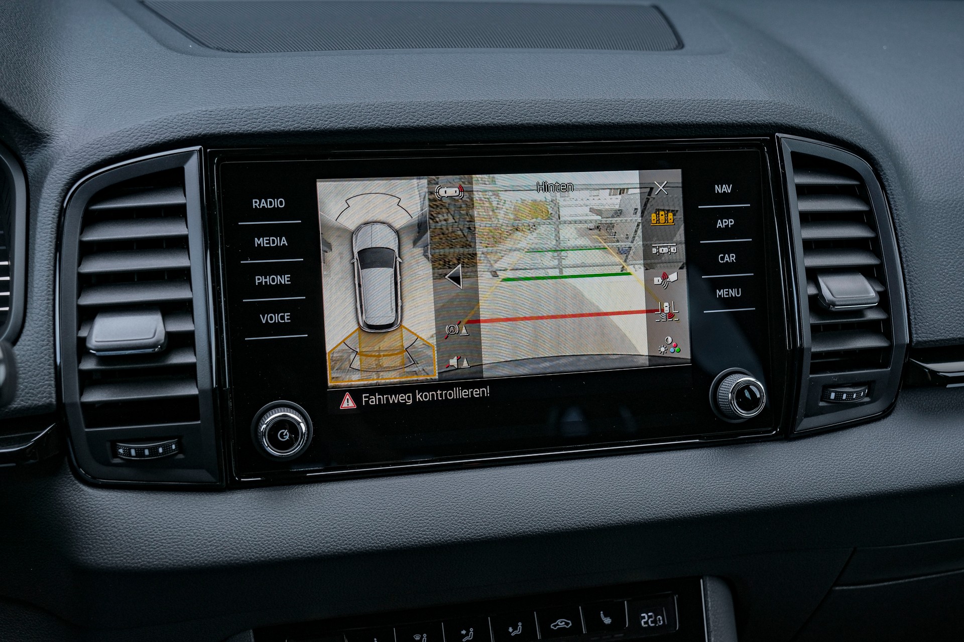 SKODA Karoq 1.5 TSI SportLine DSG-image-18