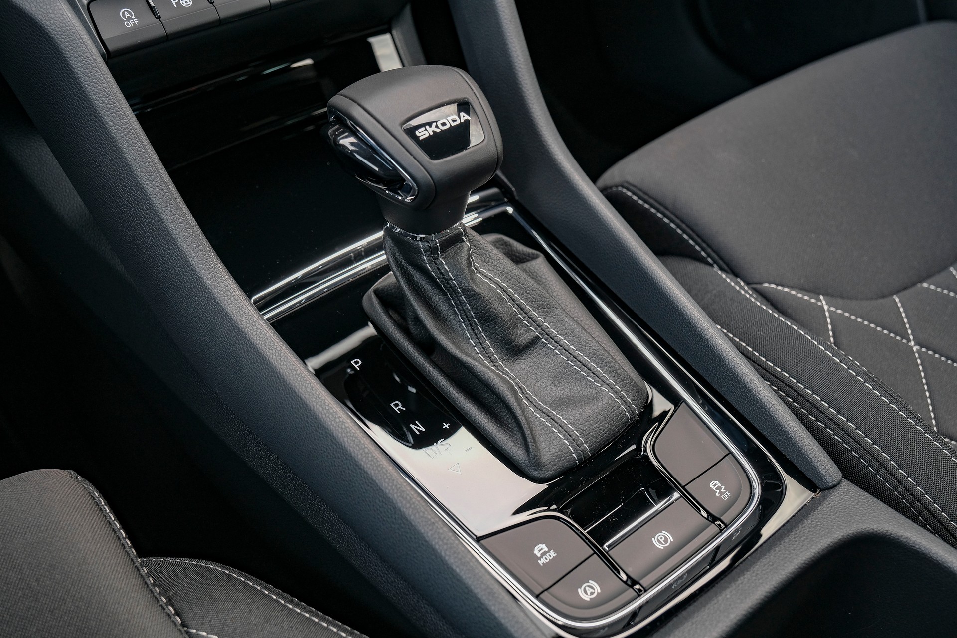 SKODA Karoq 1.5 TSI SportLine DSG-image-20