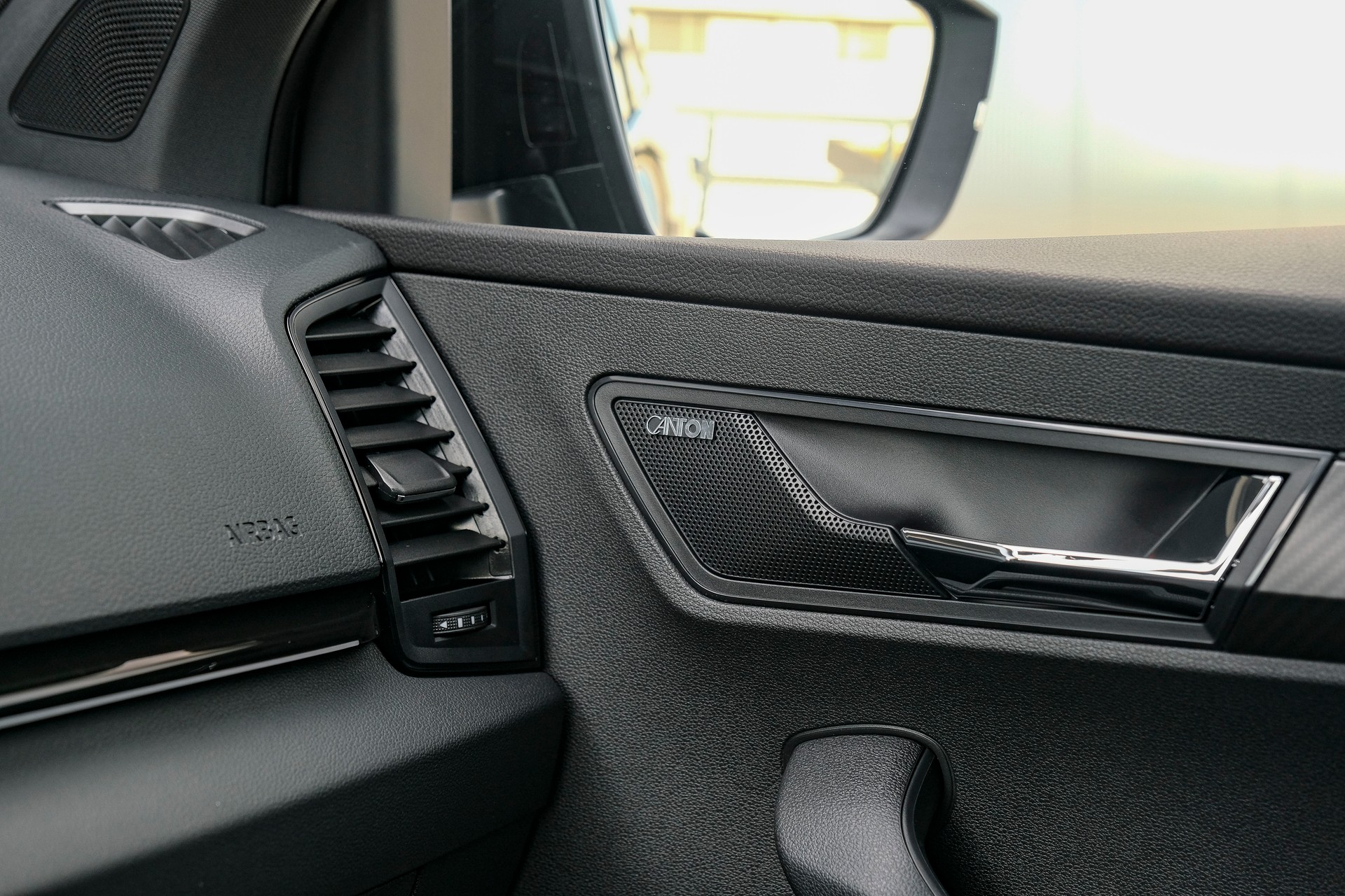 SKODA Karoq 1.5 TSI SportLine DSG-image-22
