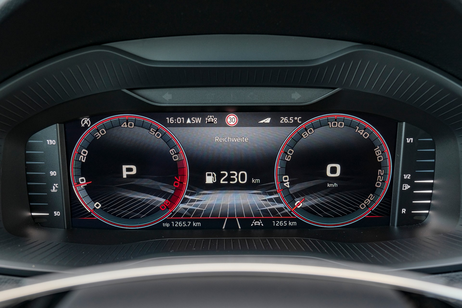 SKODA Karoq 1.5 TSI SportLine DSG-image-16