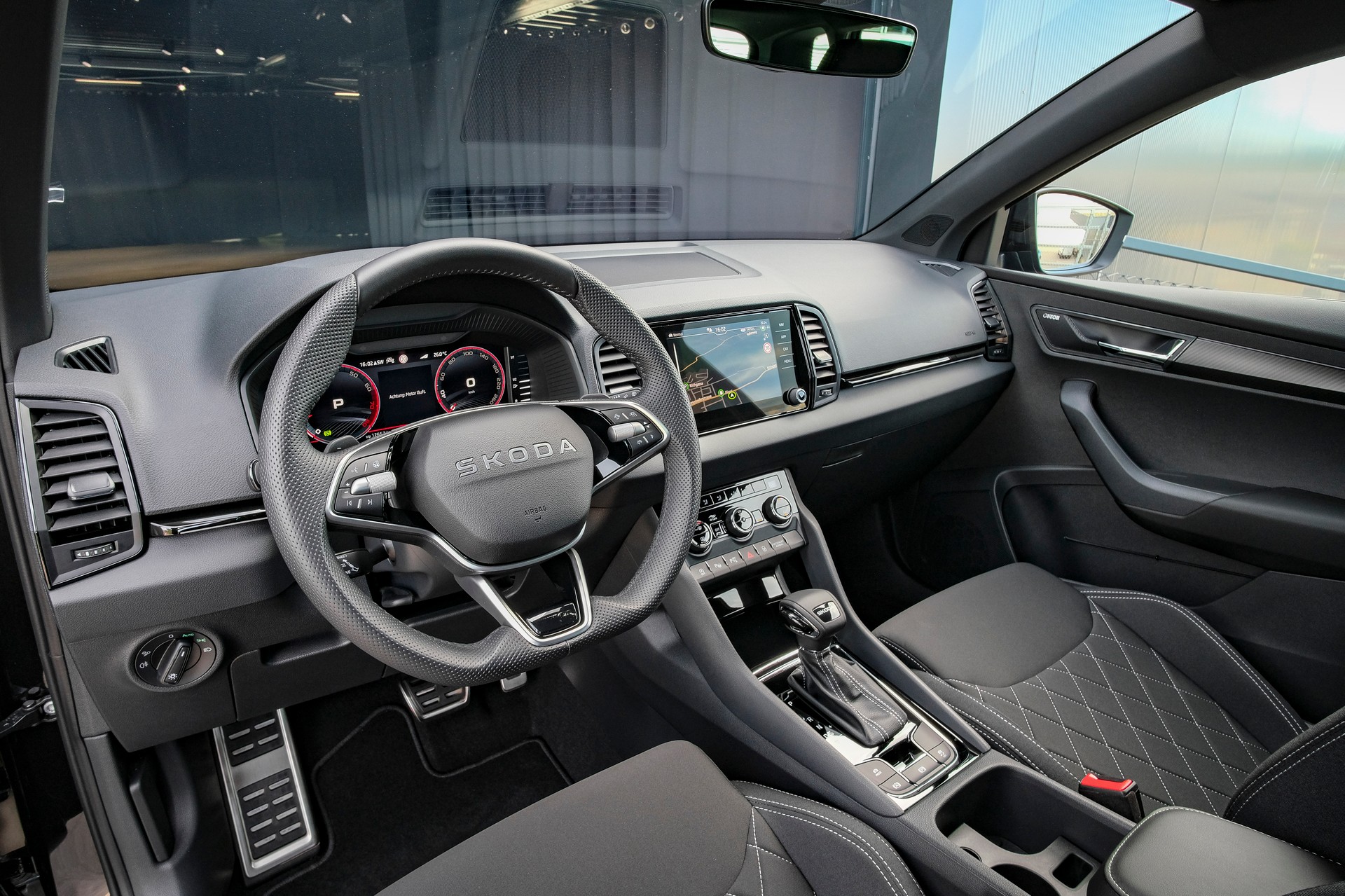 SKODA Karoq 1.5 TSI SportLine DSG-image-12