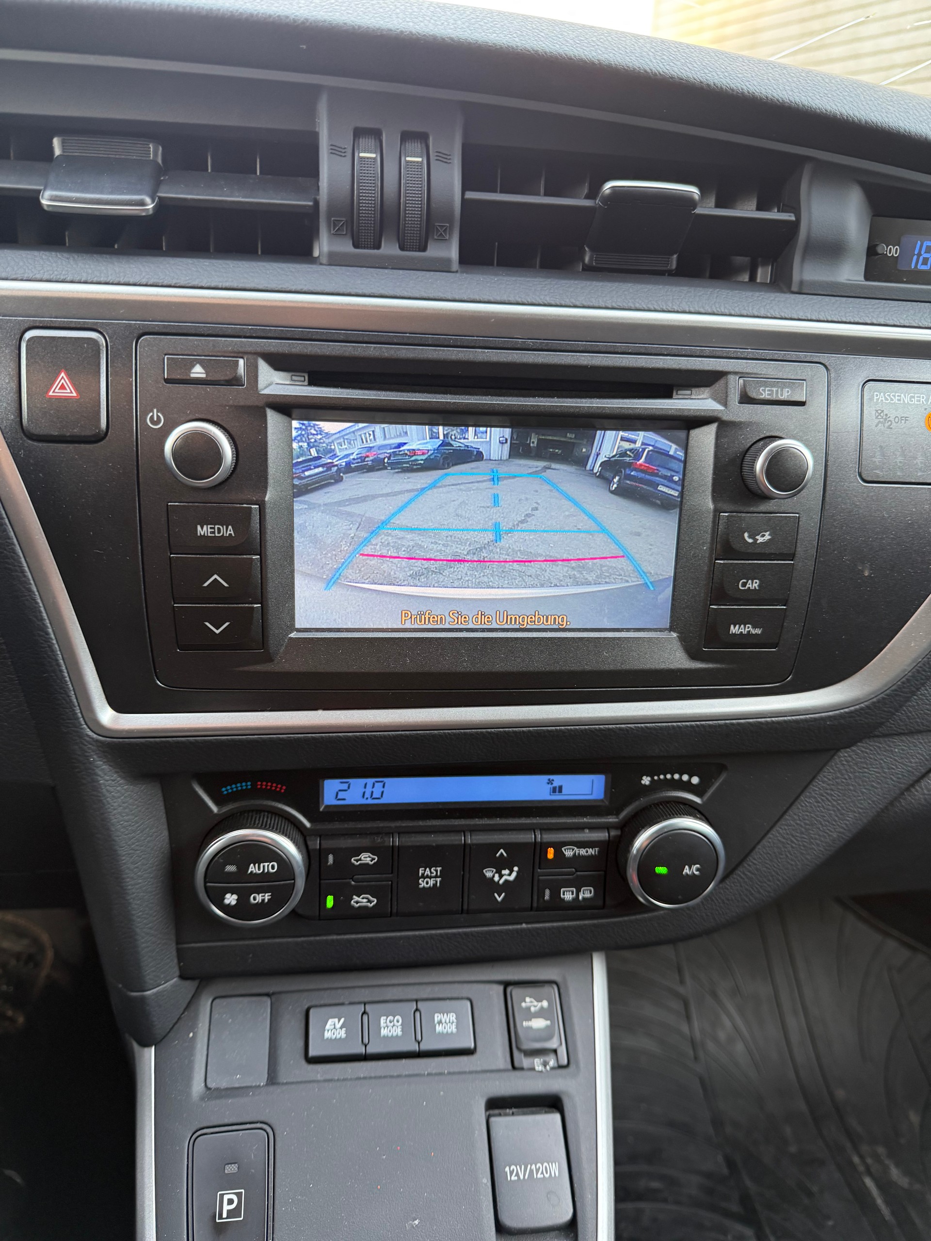 TOYOTA Auris 1.8 16V HSD Linea Trend-image-8