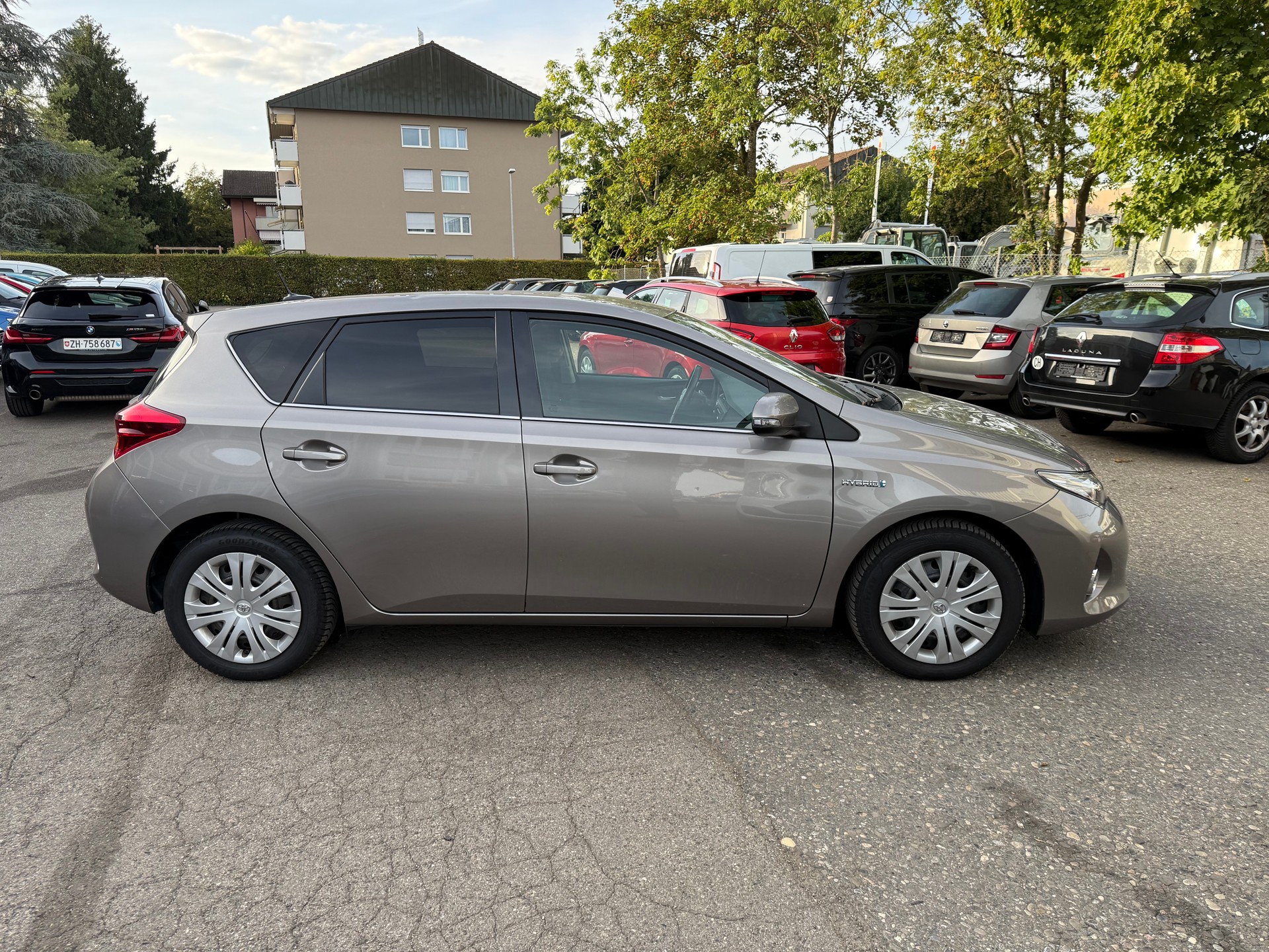 TOYOTA Auris 1.8 16V HSD Linea Trend-image-2