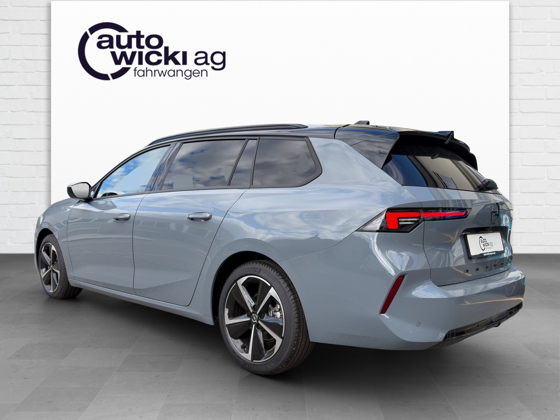 OPEL Astra Sports Tourer 1.2i Turbo GS A-image-1