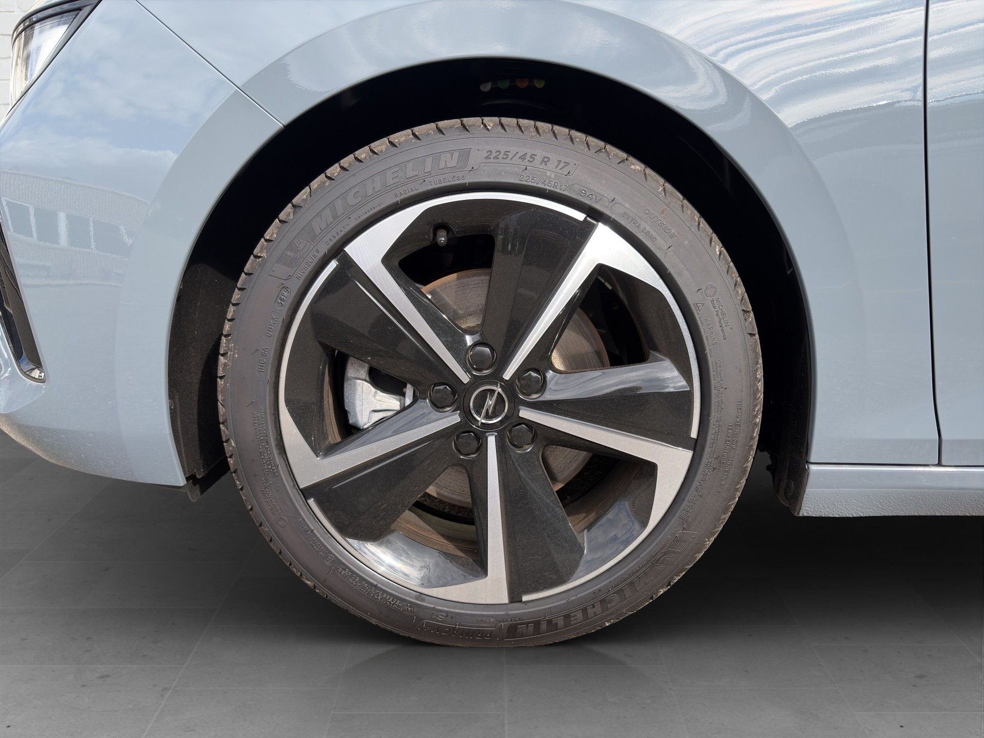 OPEL Astra Sports Tourer 1.2i Turbo GS A-image-9