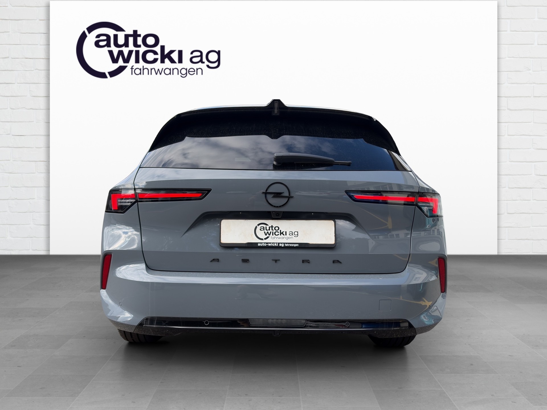 OPEL Astra Sports Tourer 1.2i Turbo GS A-image-2