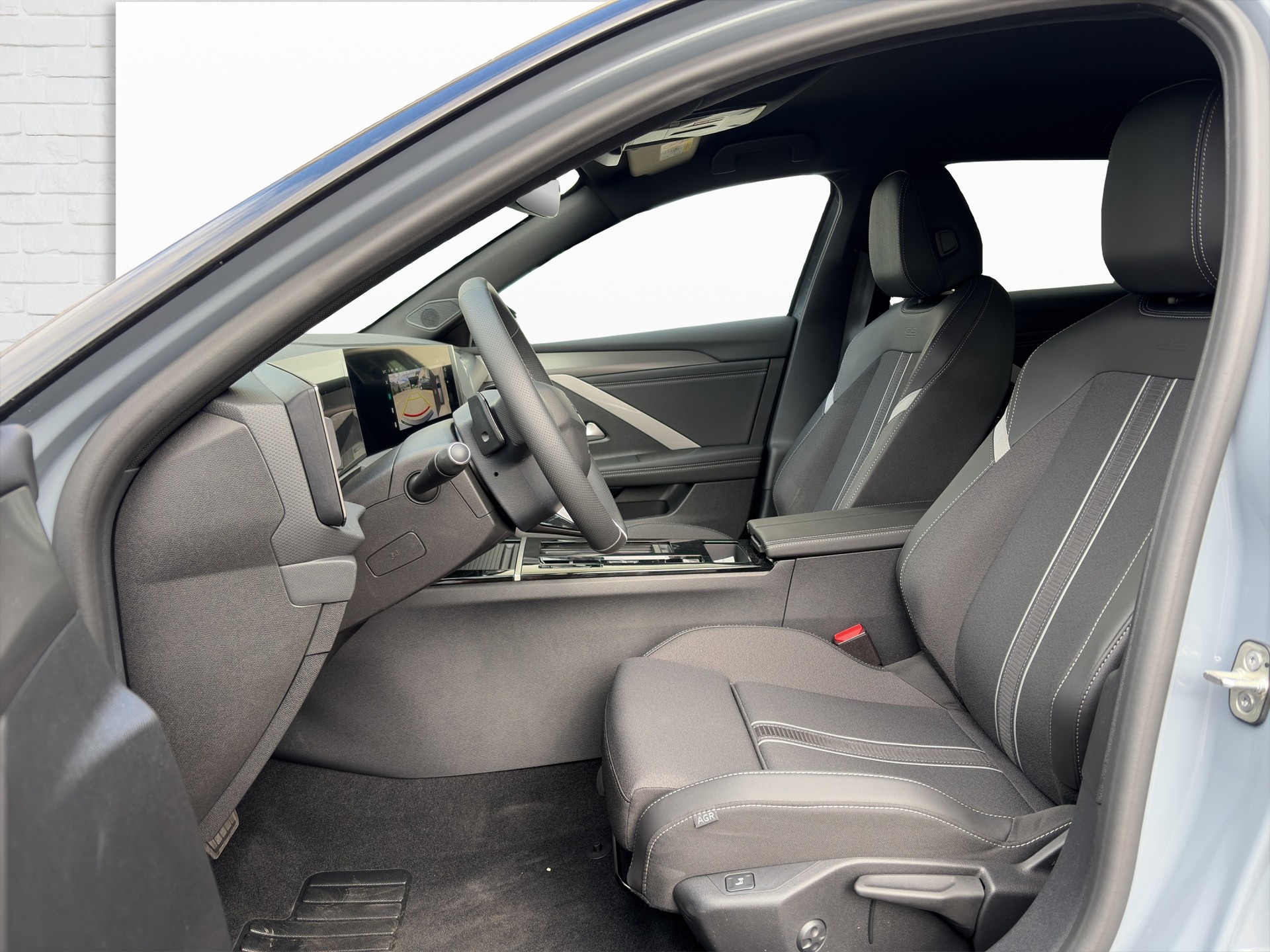 OPEL Astra Sports Tourer 1.2i Turbo GS A-image-3