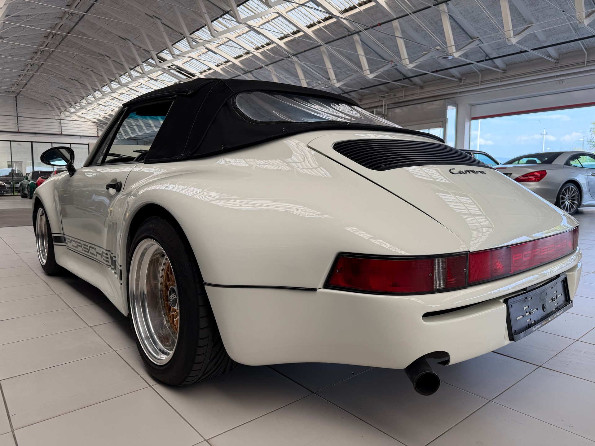PORSCHE 911 Carrera Cabrio-image-5