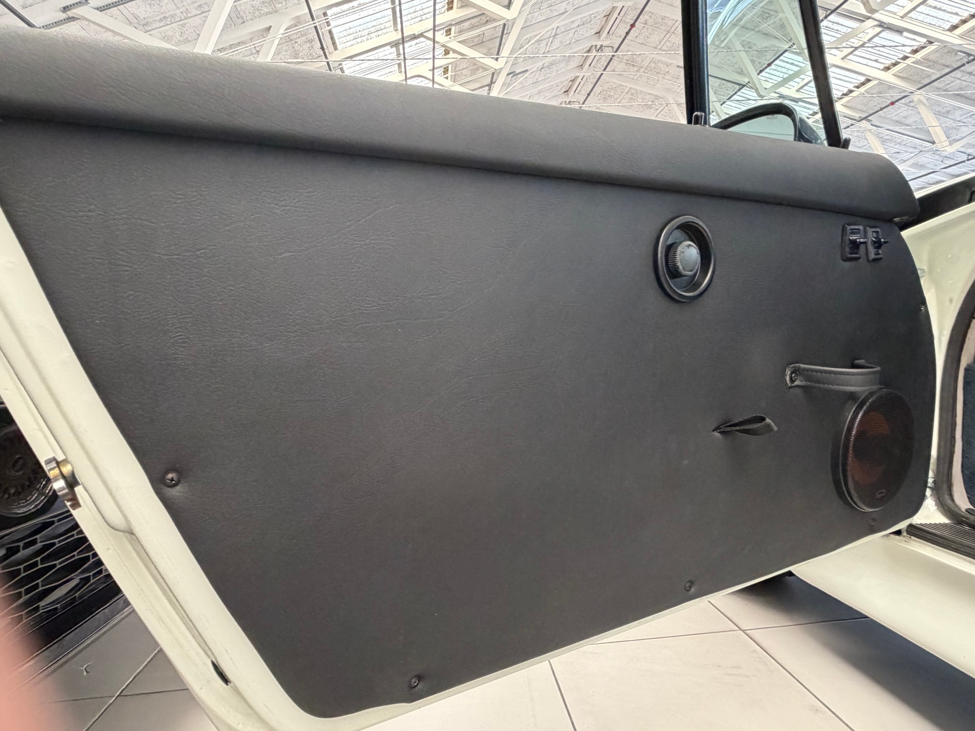 PORSCHE 911 Carrera Cabrio-image-8