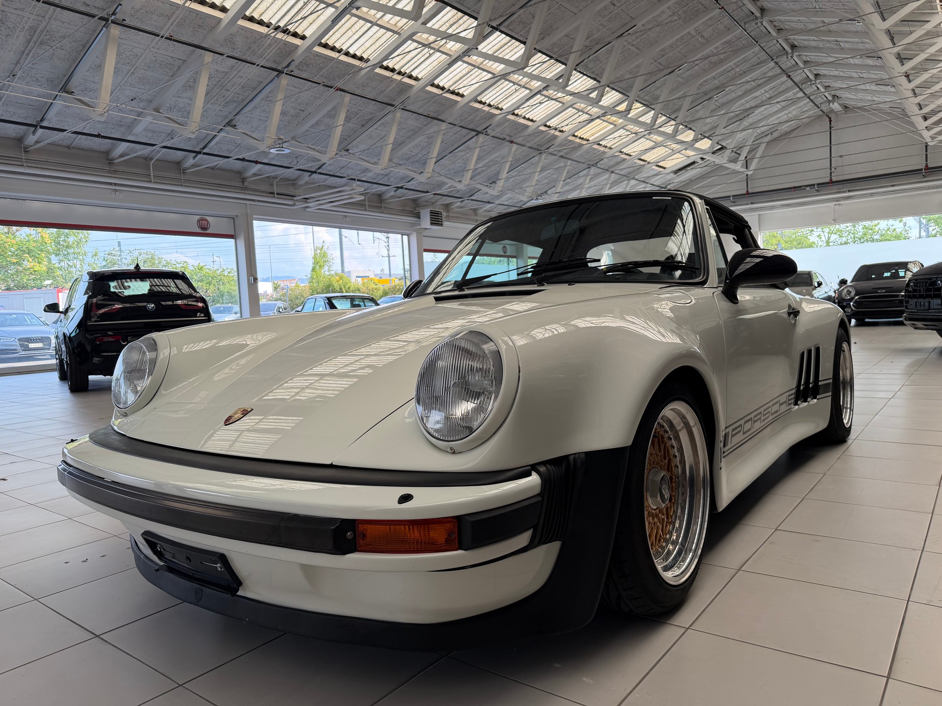 PORSCHE 911 Carrera Cabrio-image-4