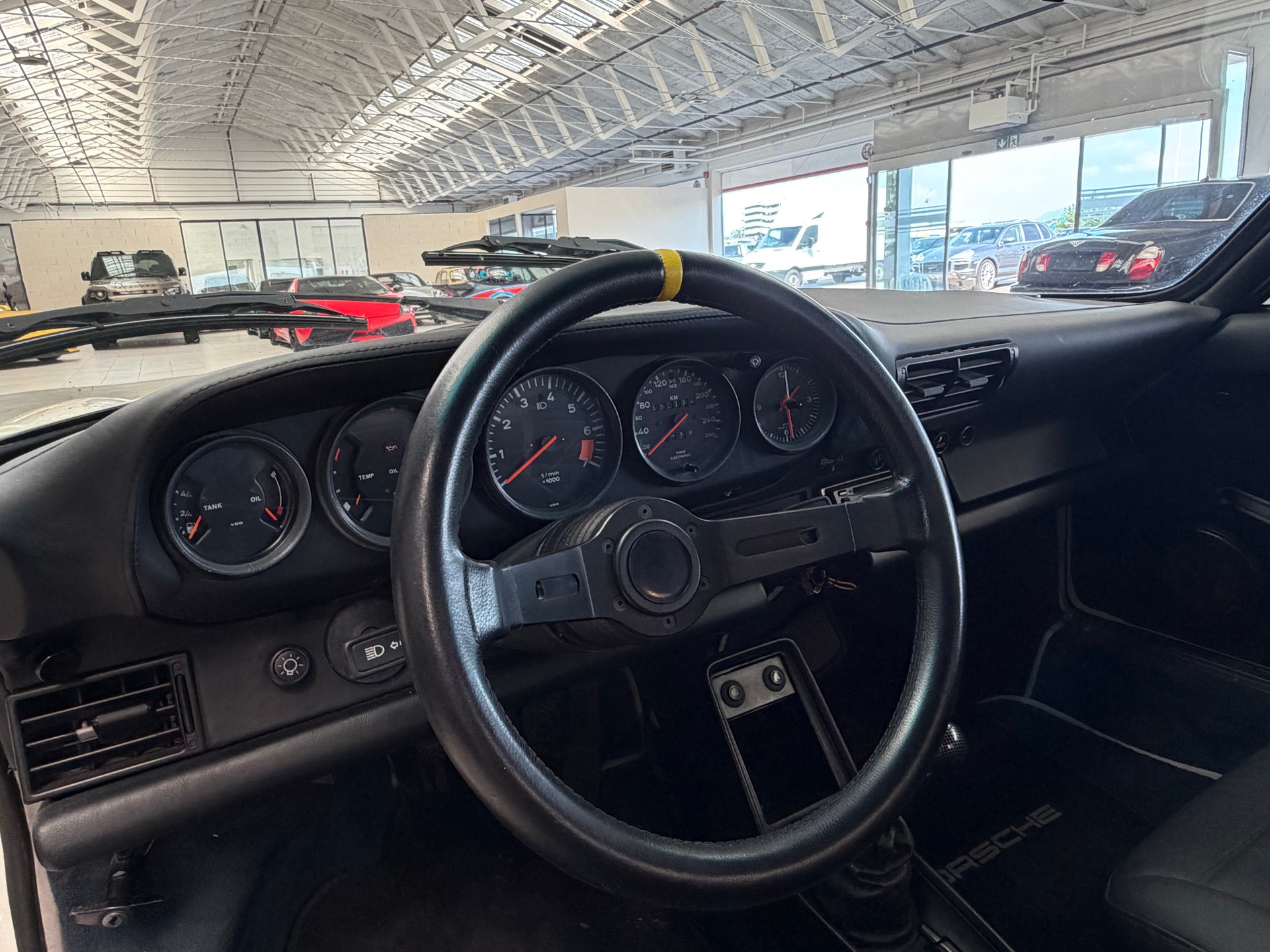 PORSCHE 911 Carrera Cabrio-image-9