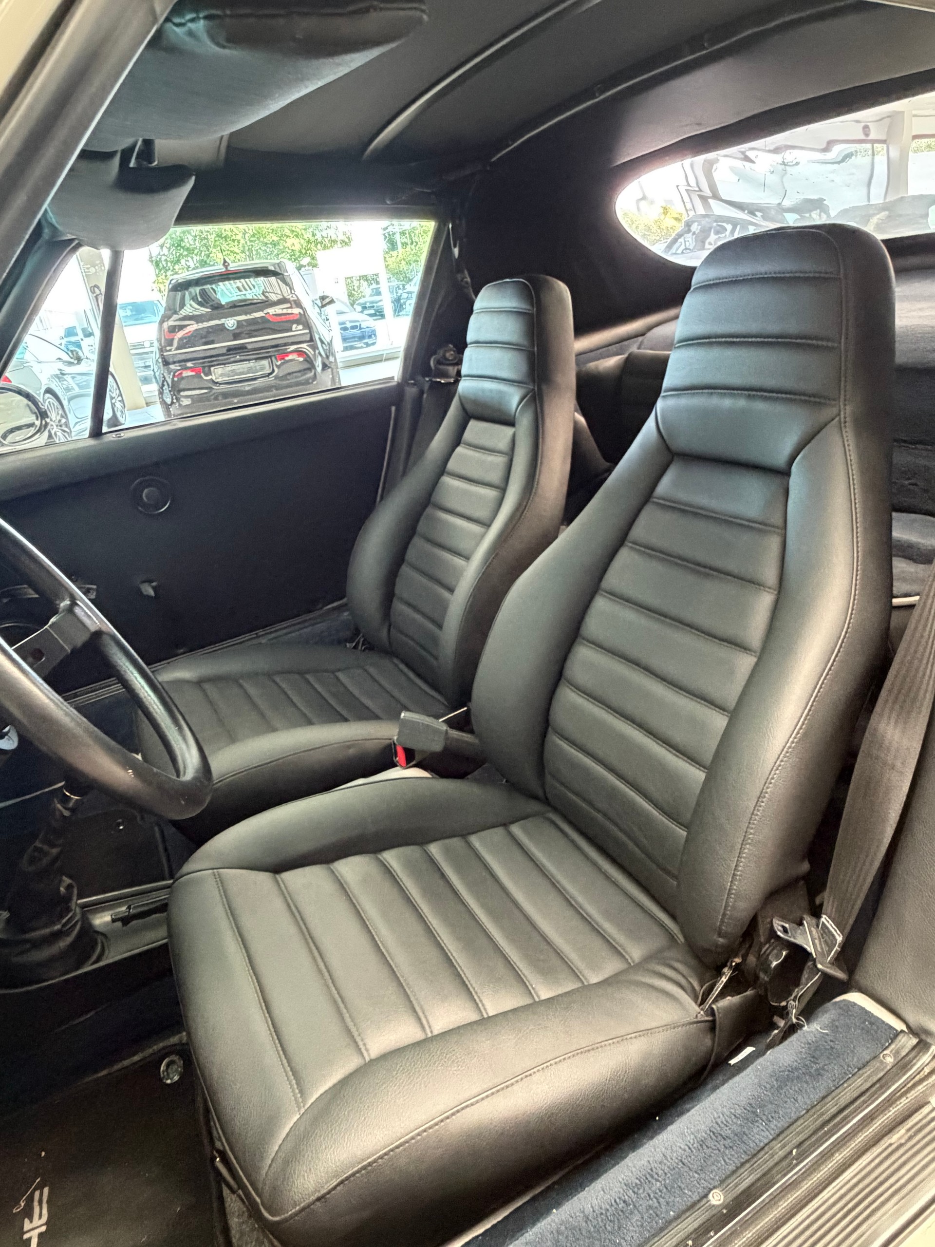 PORSCHE 911 Carrera Cabrio-image-7