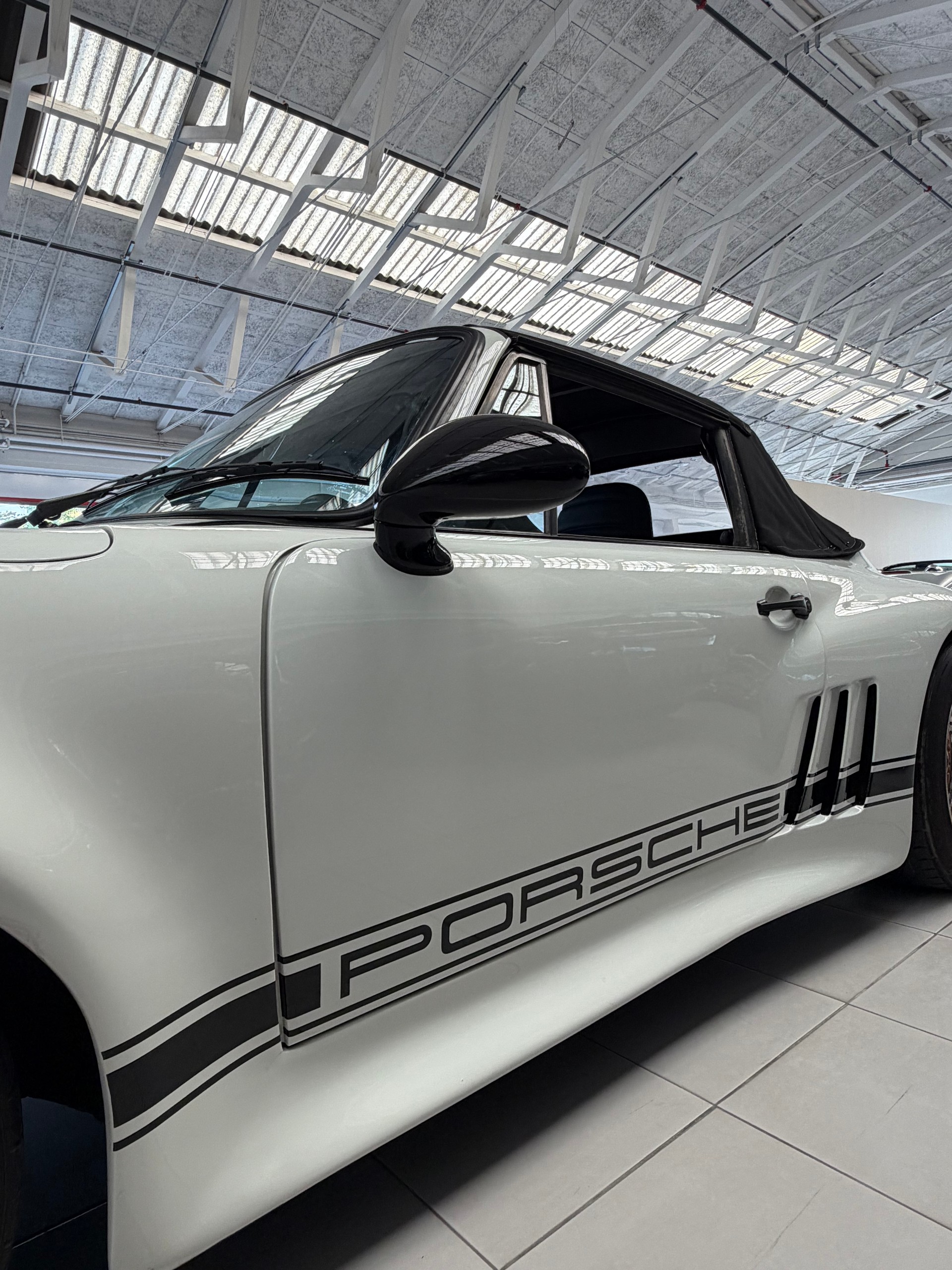 PORSCHE 911 Carrera Cabrio-image-6