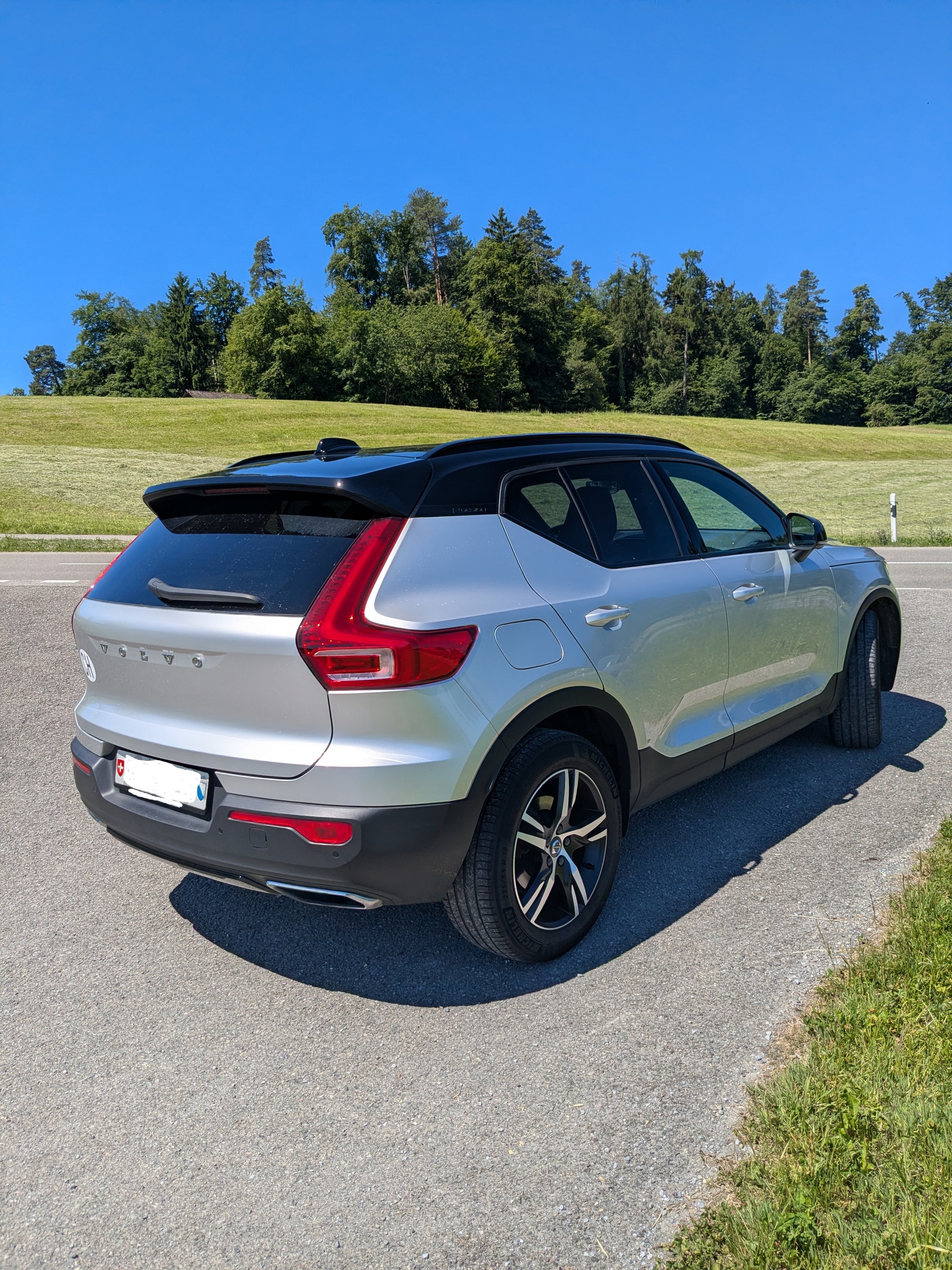 VOLVO XC40 2.0 T4 R-Design AWD-image-1