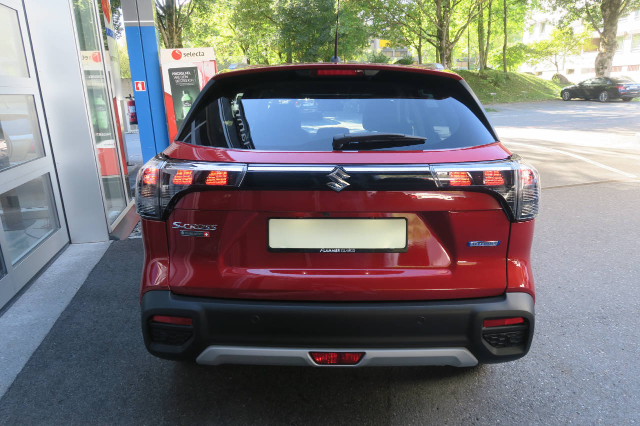 SUZUKI S-Cross 1.4 T Piz Sulai Hybrid 4x4-image-2