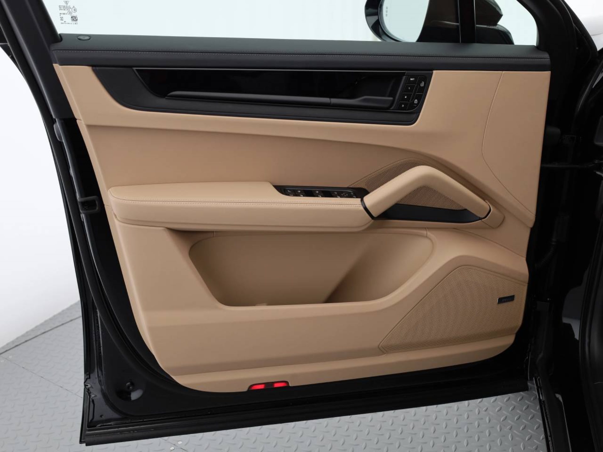 PORSCHE Cayenne S E-Hybrid Coupé Black Edition-image-17