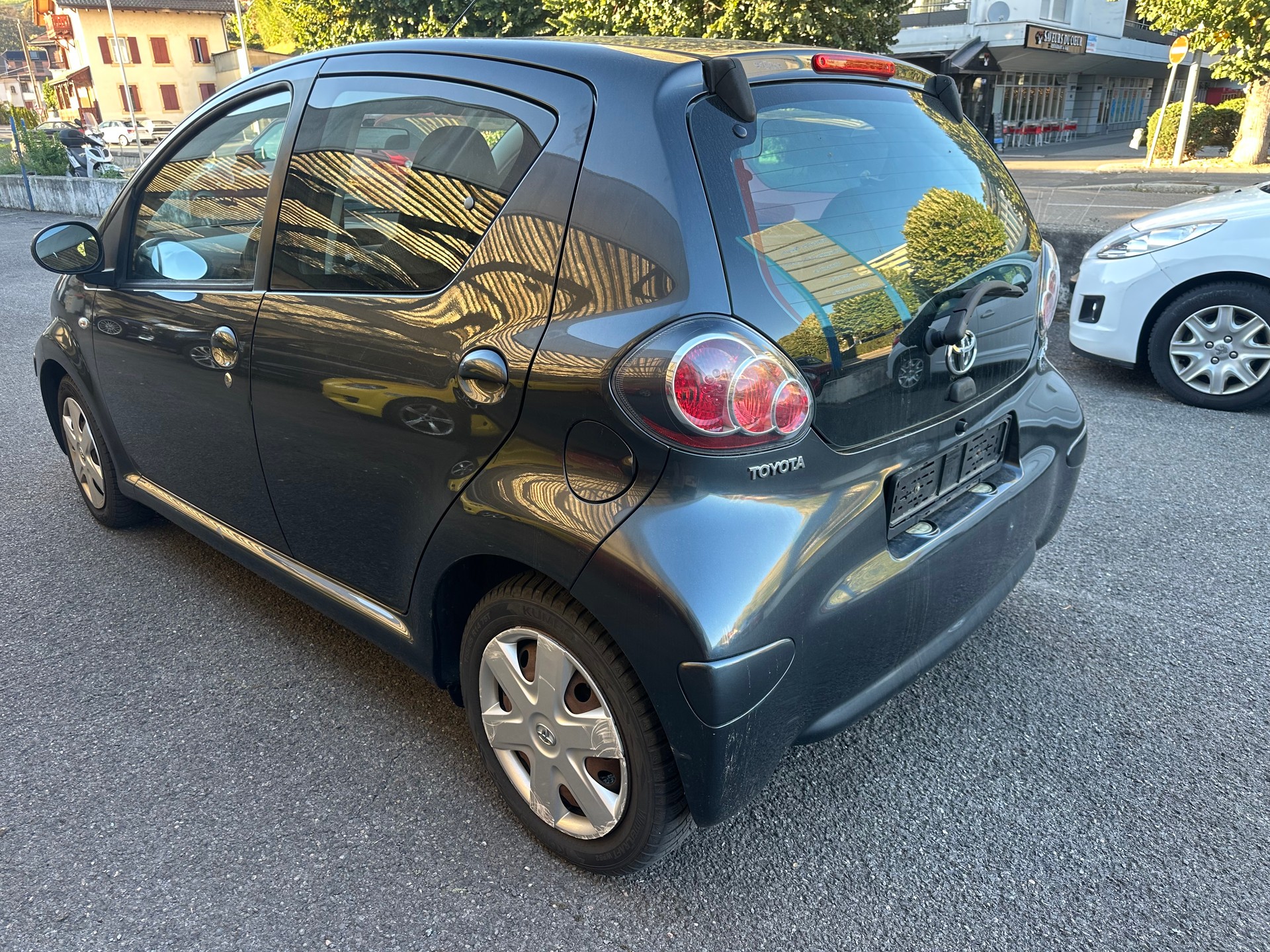 TOYOTA Aygo 1.0 Linea Sol-image-3