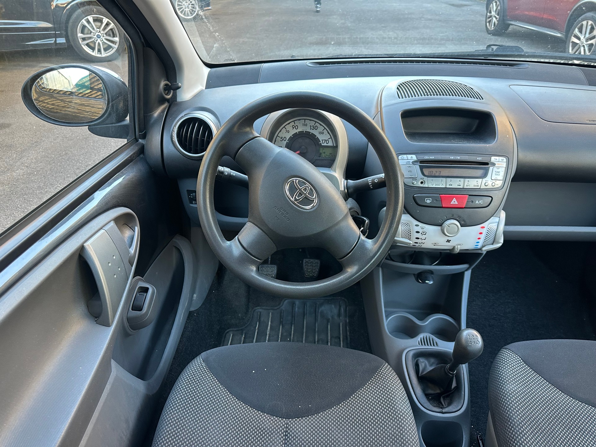 TOYOTA Aygo 1.0 Linea Sol-image-9
