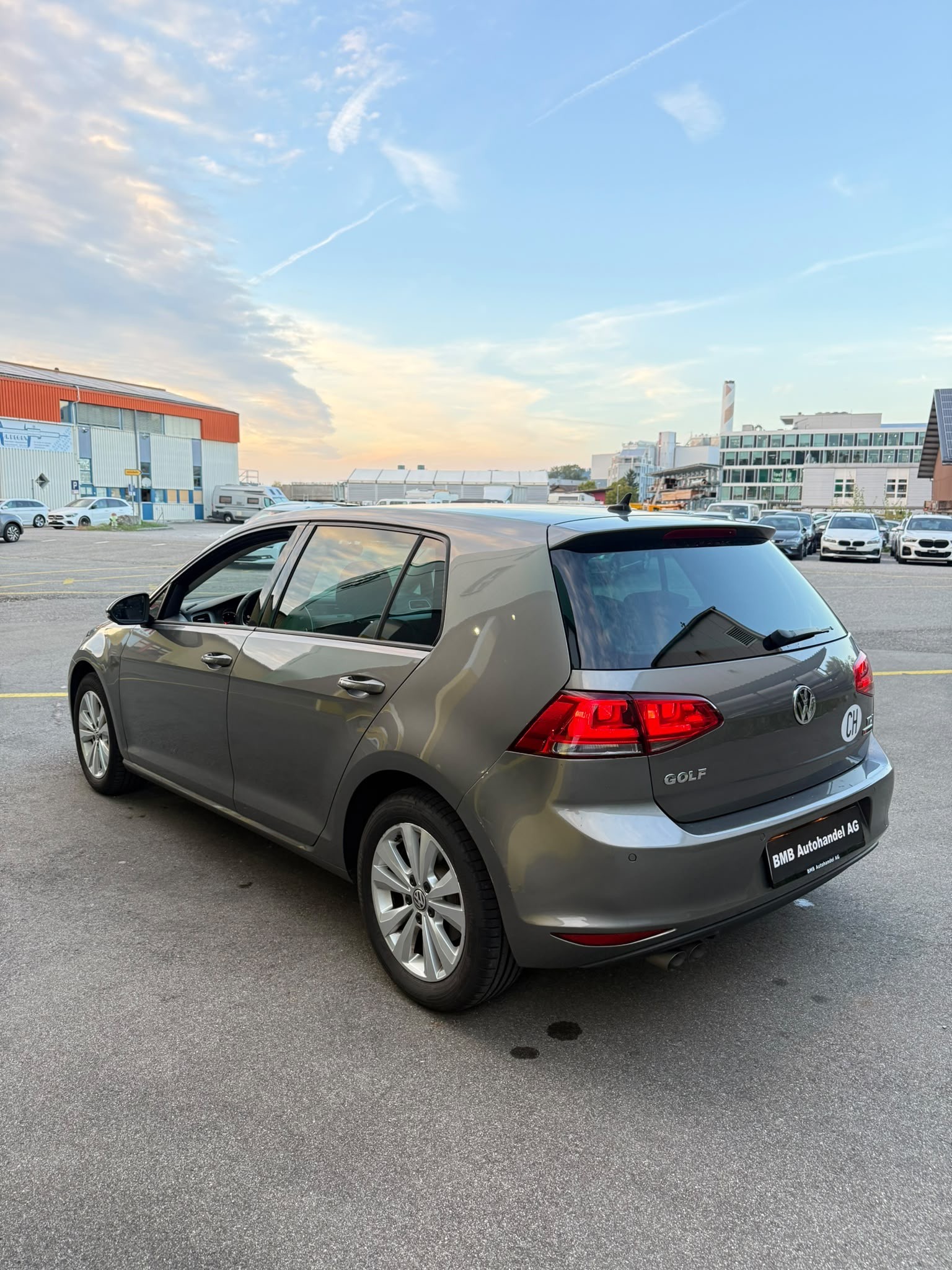 VW Golf 1.6 TDI Trendline 4Motion-image-4