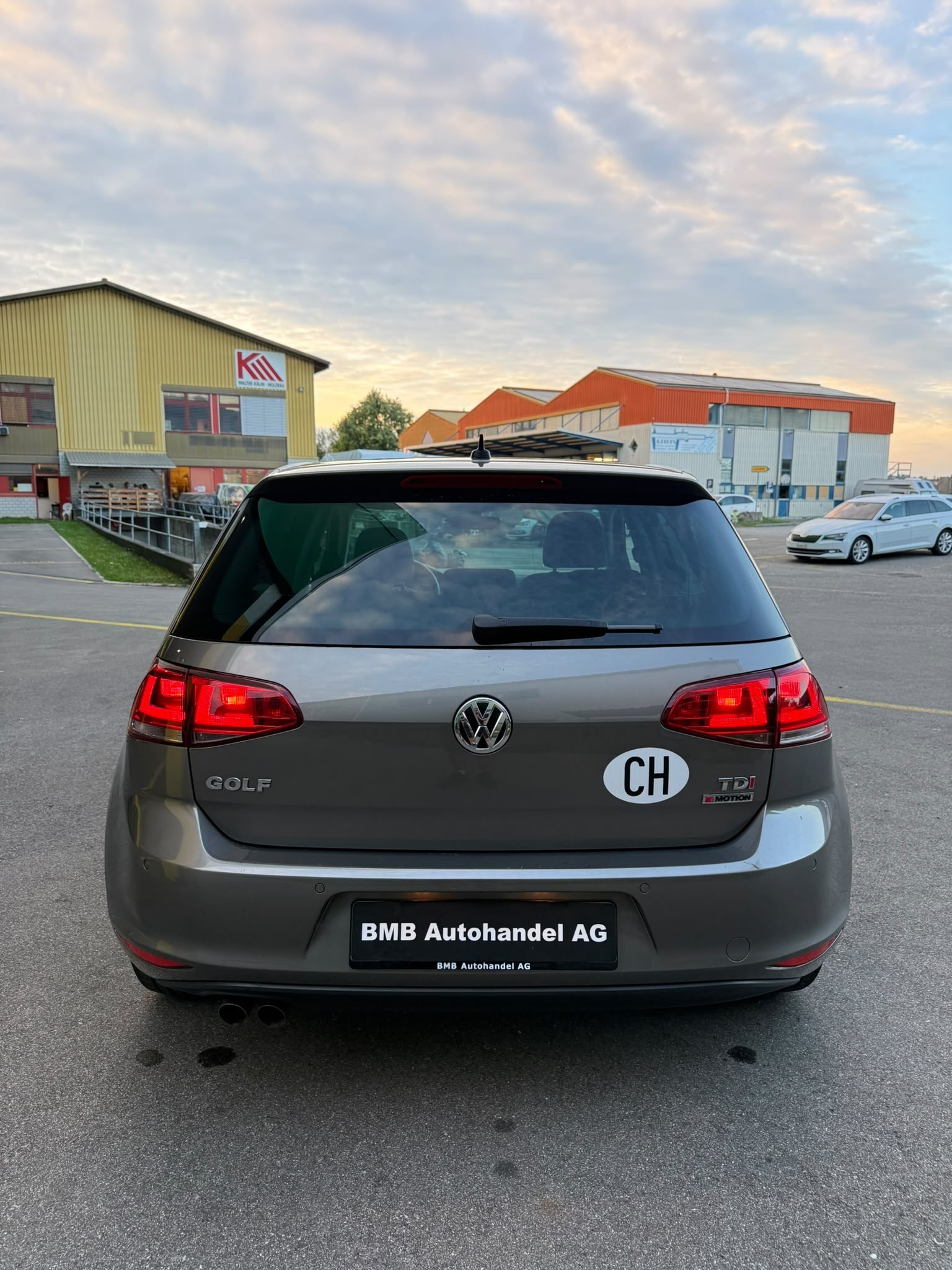 VW Golf 1.6 TDI Trendline 4Motion-image-5