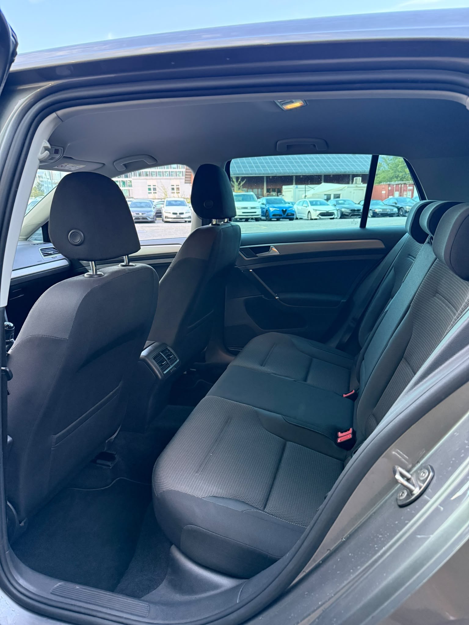 VW Golf 1.6 TDI Trendline 4Motion-image-13