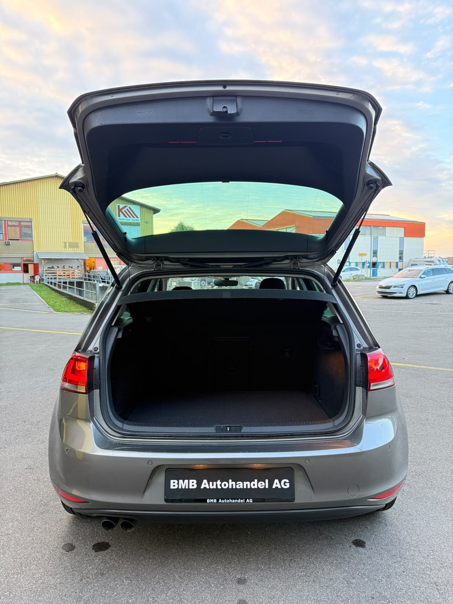 VW Golf 1.6 TDI Trendline 4Motion-image-14