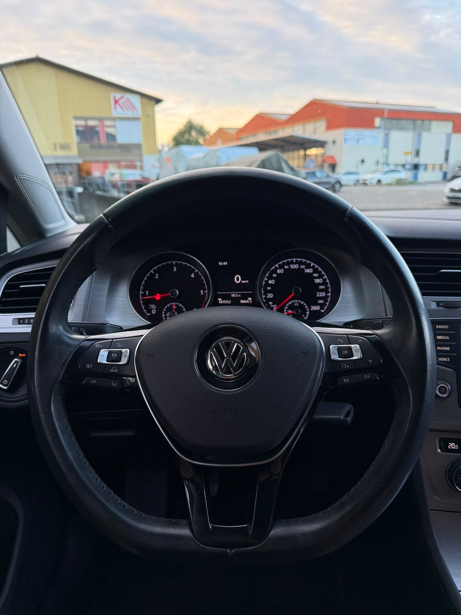 VW Golf 1.6 TDI Trendline 4Motion-image-11