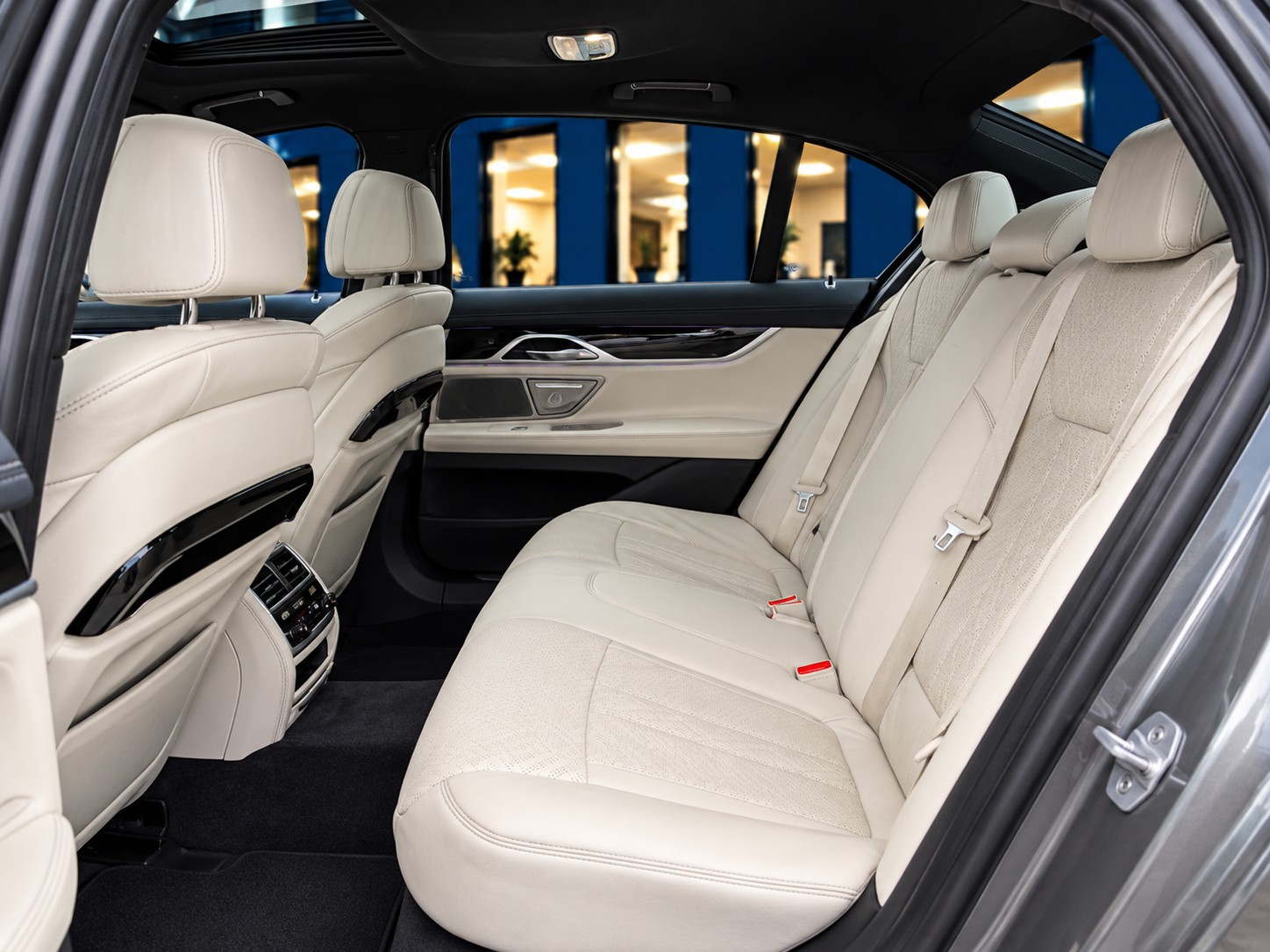 BMW 740d xDrive Steptronic-image-10