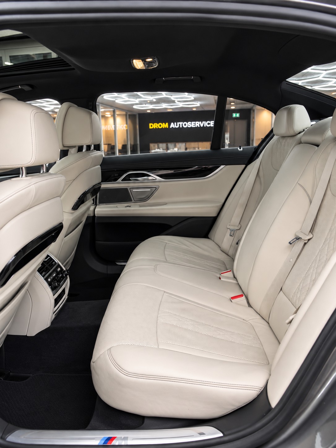 BMW 740d xDrive Steptronic-image-10