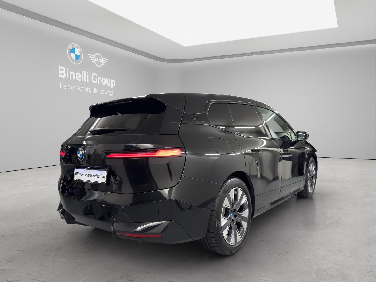 BMW iX xDrive50-image-4