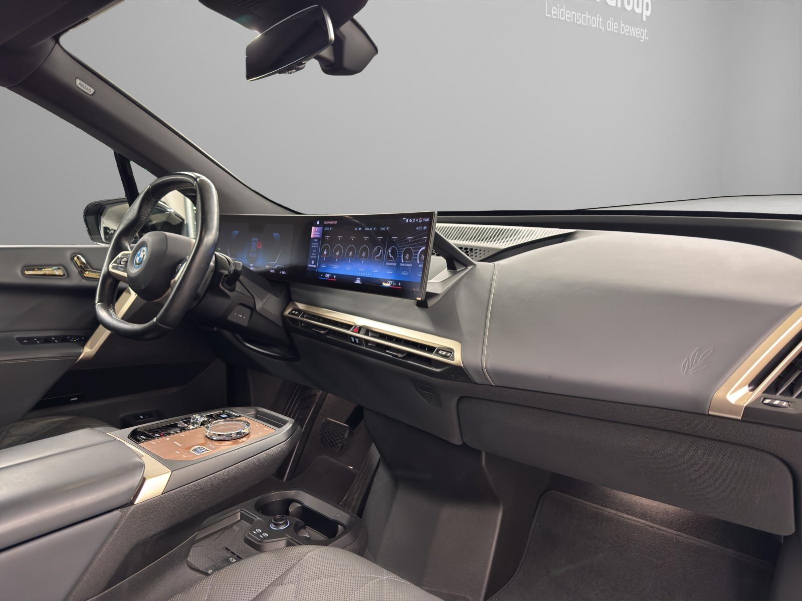 BMW iX xDrive50-image-16