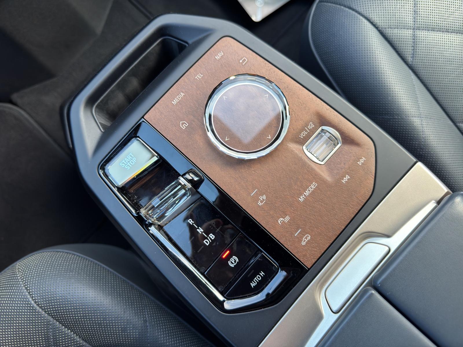 BMW iX xDrive50-image-18