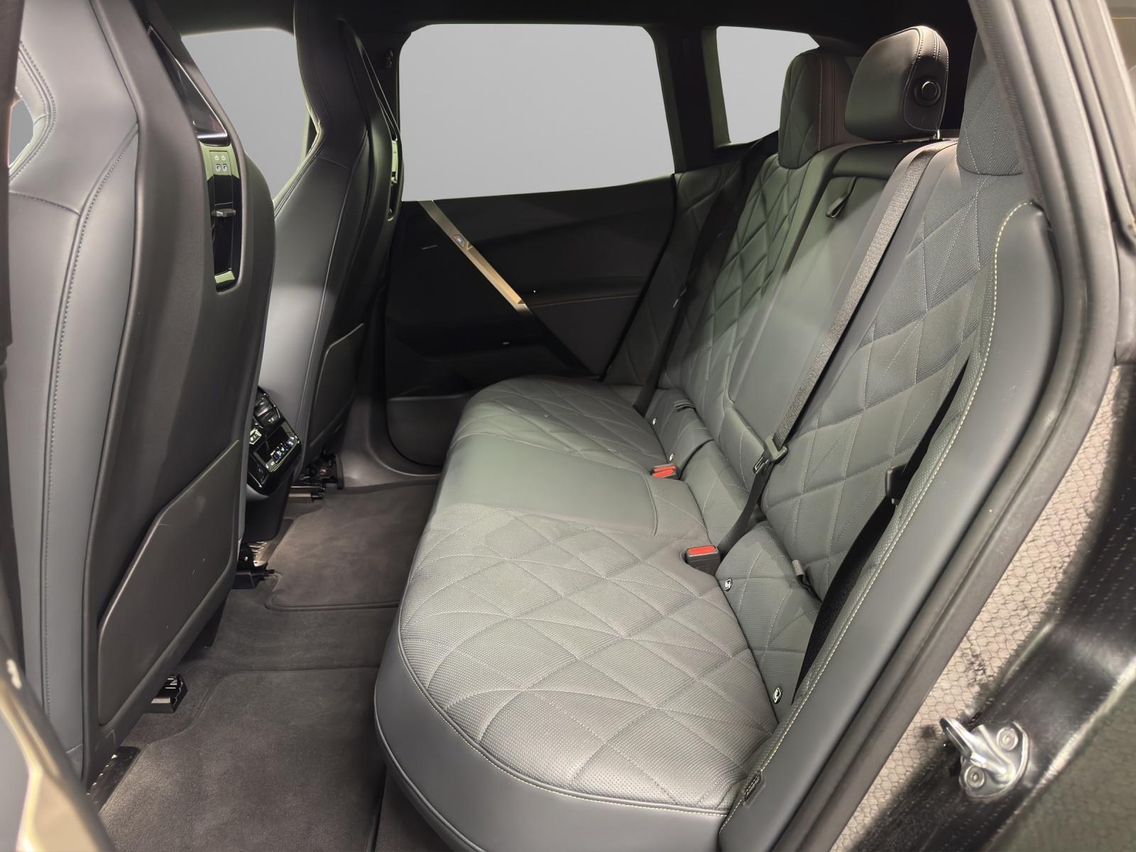 BMW iX xDrive50-image-12