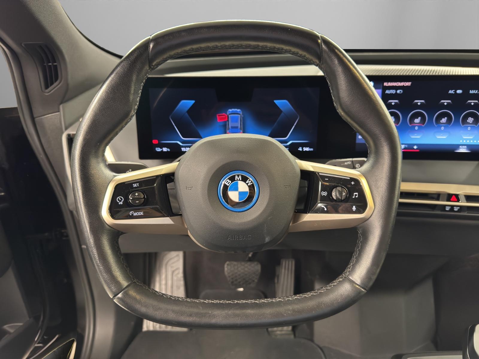 BMW iX xDrive50-image-14