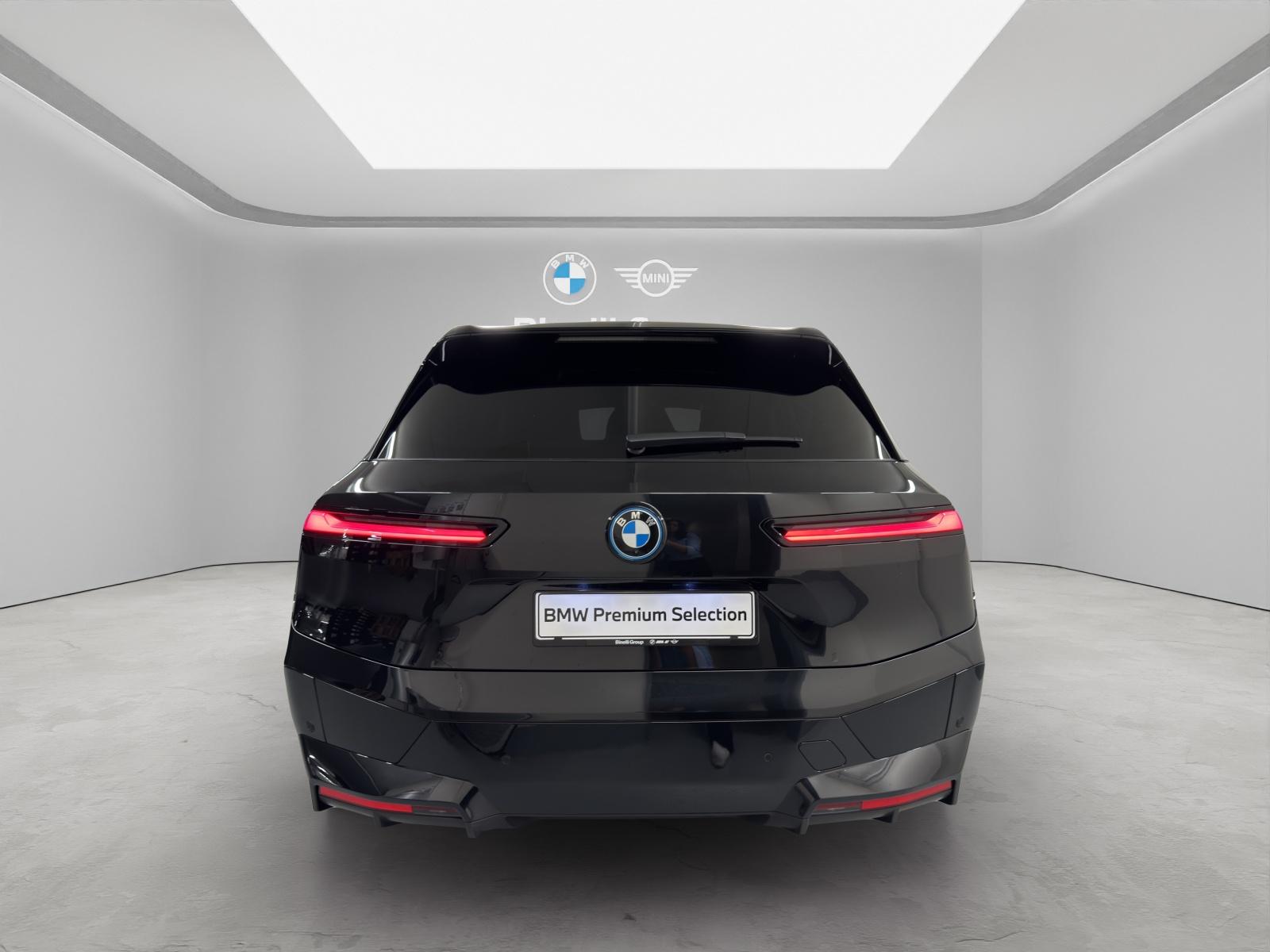 BMW iX xDrive50-image-3